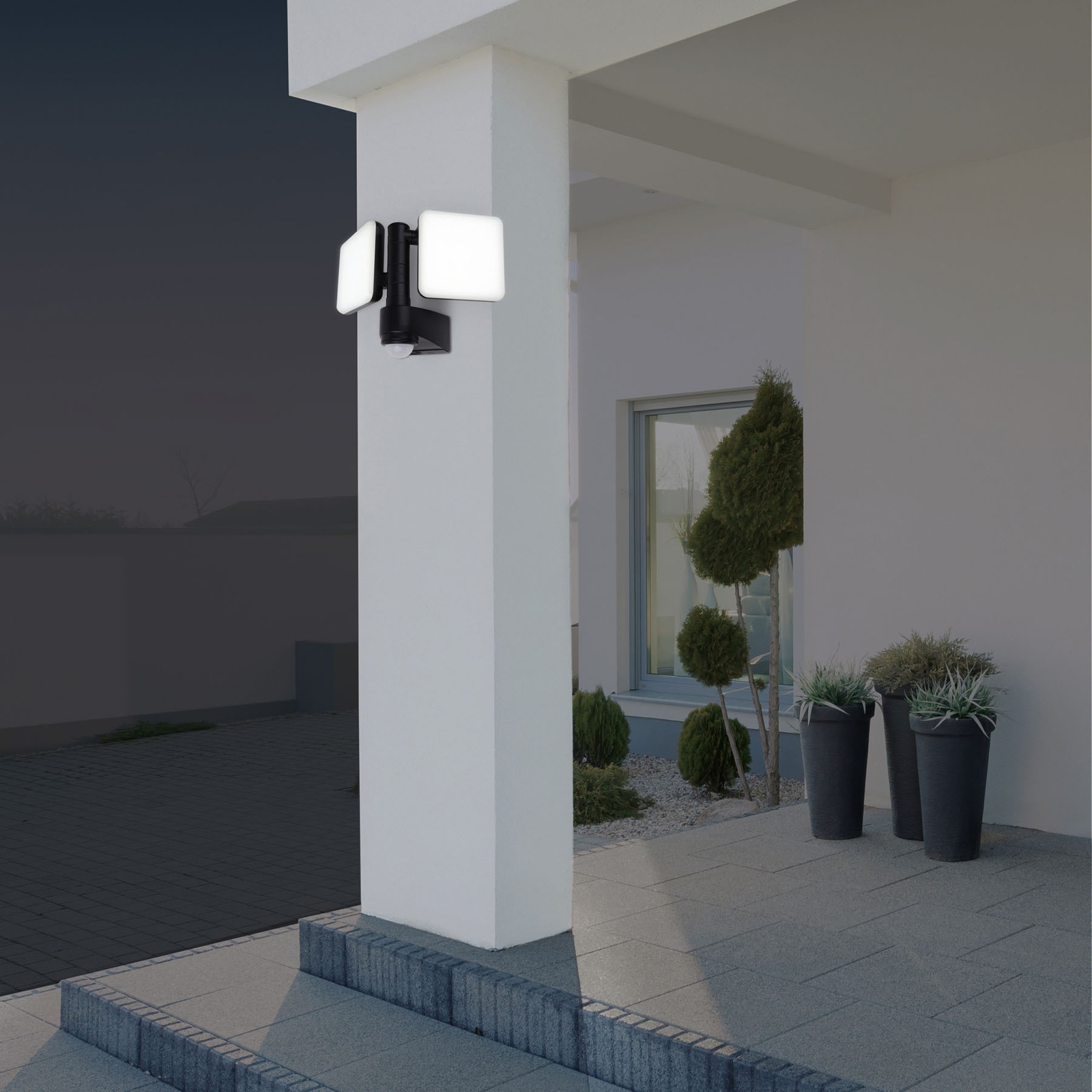 Jaro LED outdoor wall light, sensor, two-bulb