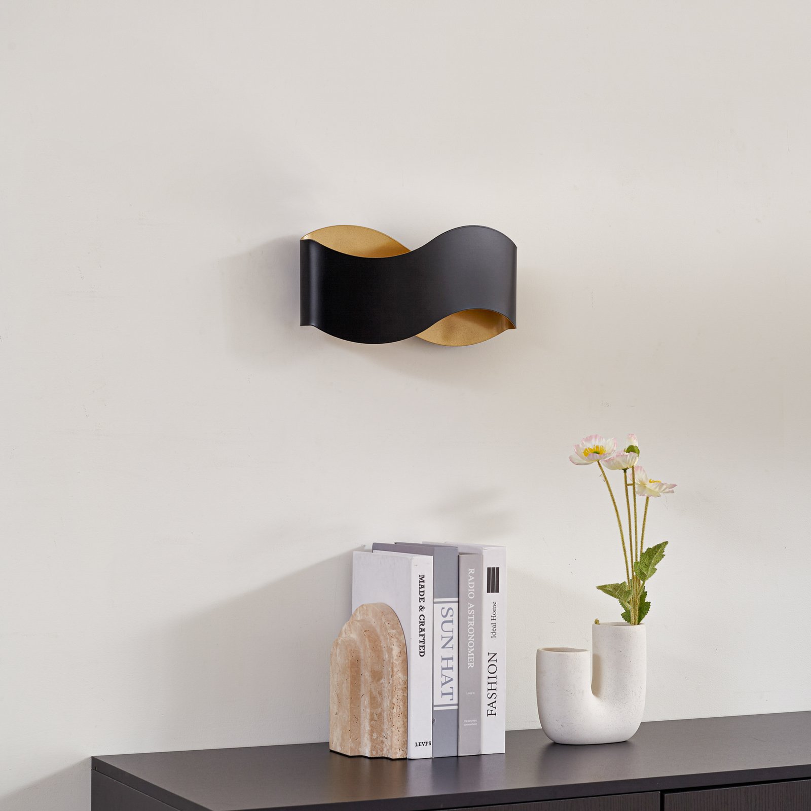 Lindby wandlamp Dailin, zwart/goud, 30 cm, metaal