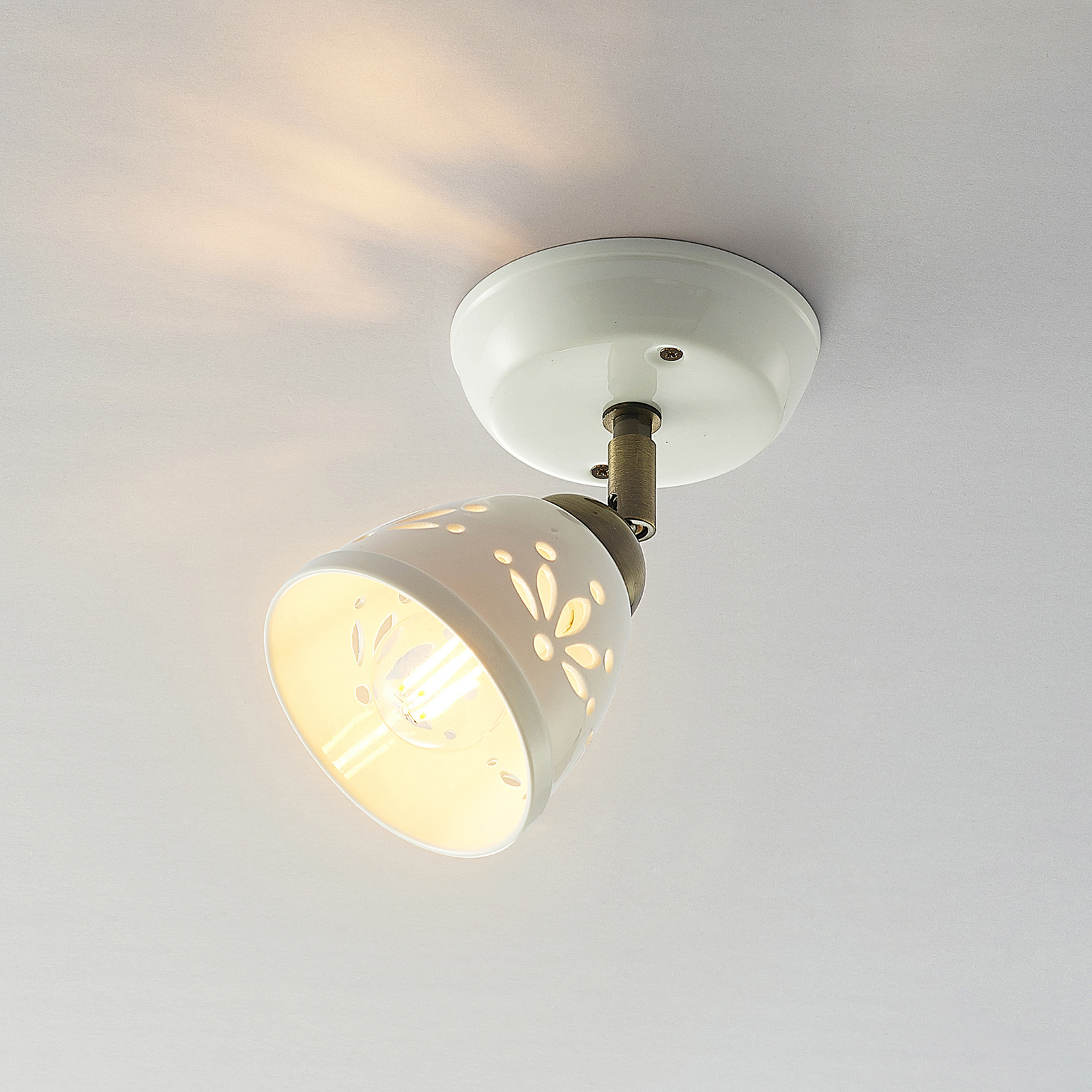 Lindby Sanrike spotlight, one-bulb
