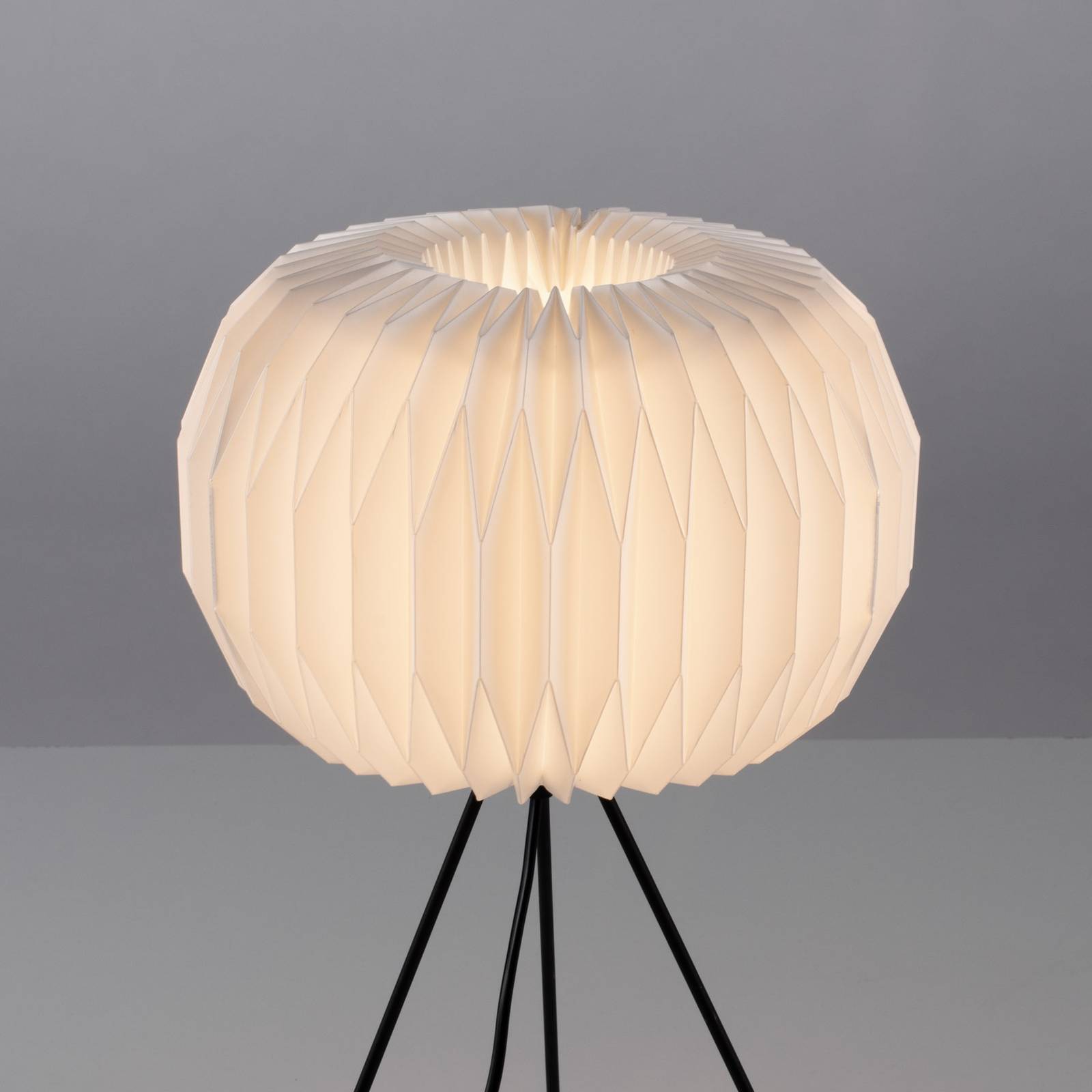 Image of JUST LIGHT. Lampada da tavolo Papel con paralume bianco