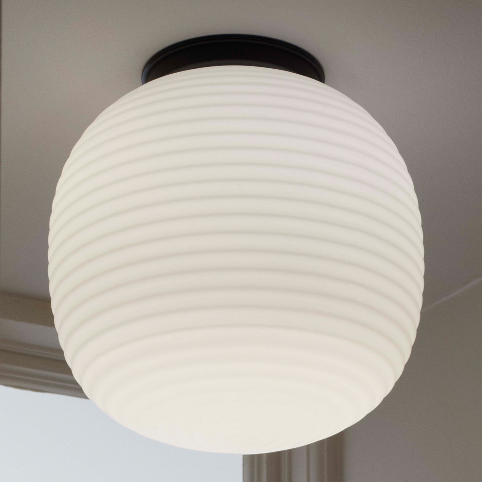 New Works Lantern Globe Plafond Medium Ø30, vit från New Works