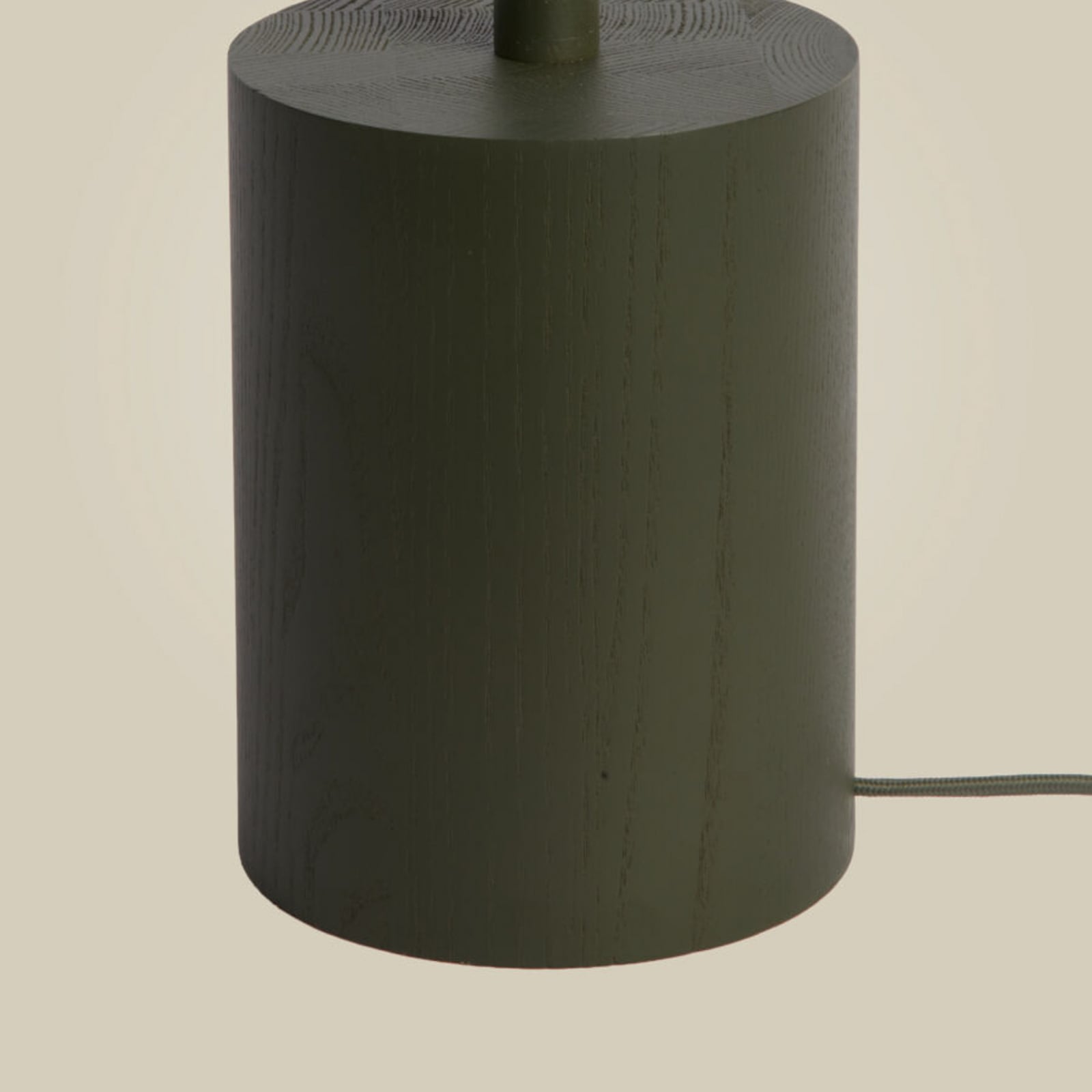 GOOD & MOJO LED-põrandalamp Okinawa, 1-flg. roheline, 146 cm, puit