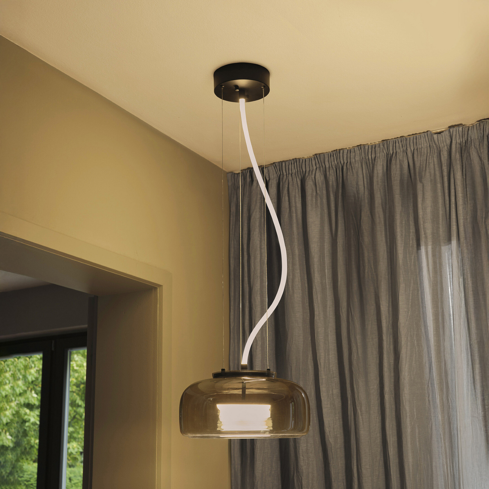 OSRAM DECOR GLOW LED lógó lámpa, szürke/fekete, Ø 38 cm, felfelé/lefelé OSRAM DECOR GLOW LED lógó lámpa, szürke/fekete, Ø 38 cm, felfelé/lefelé