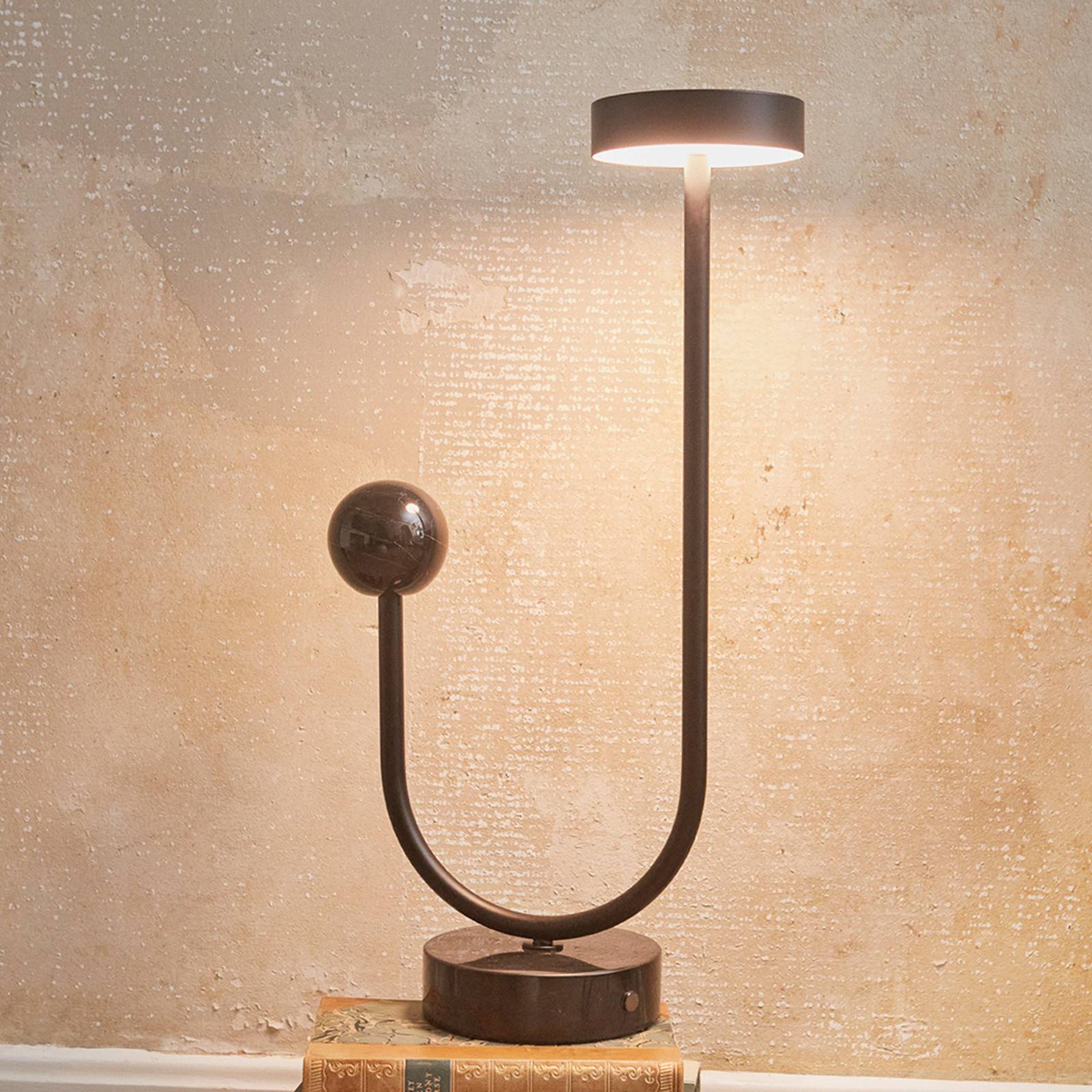 E-shop Stolná LED lampa AYTM Grasil, čierna, mramor, výška 56 cm