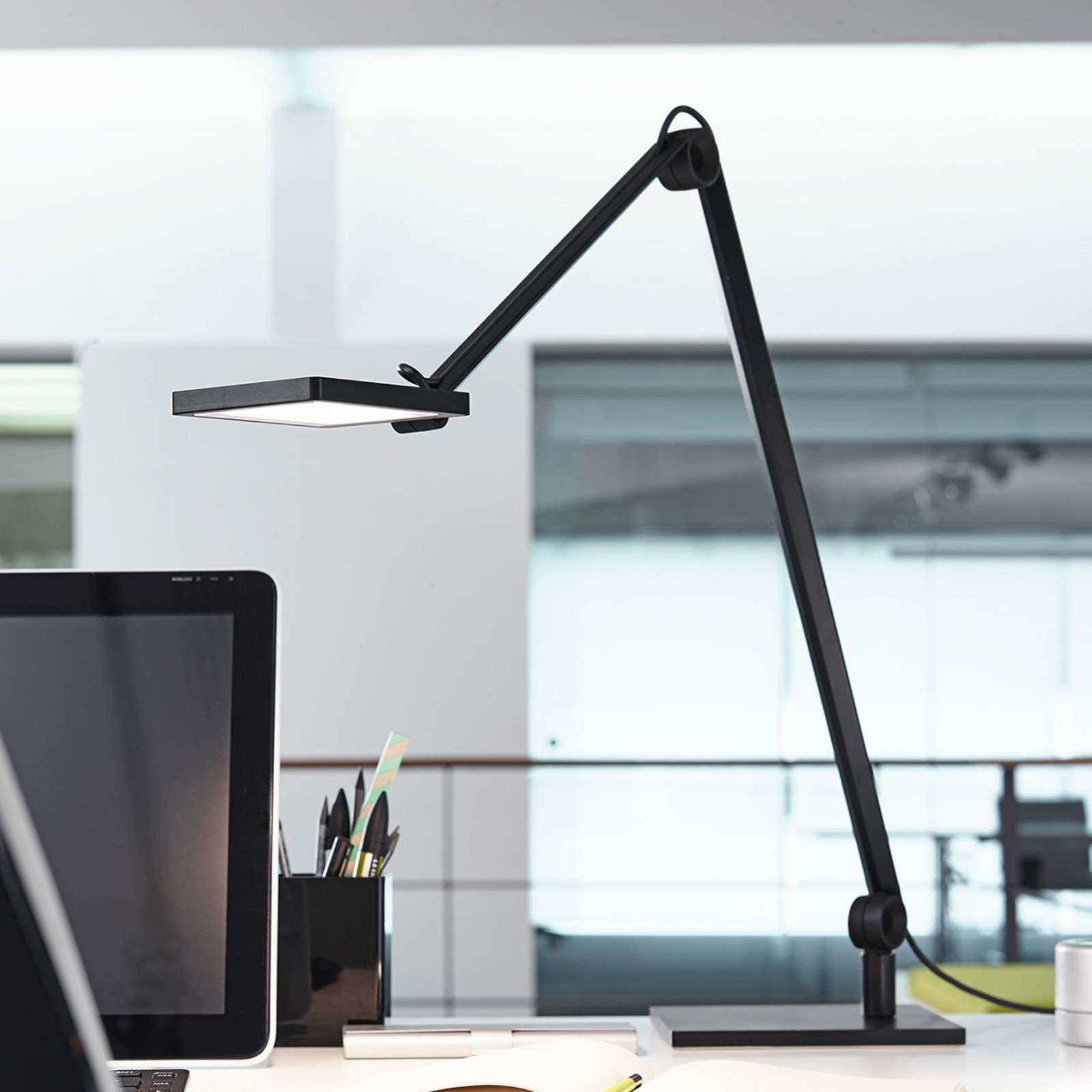 Waldmann Lampă de masă cu LED PARA.MI FTL 108 R negru 940 - Studiu / Birou - Metal