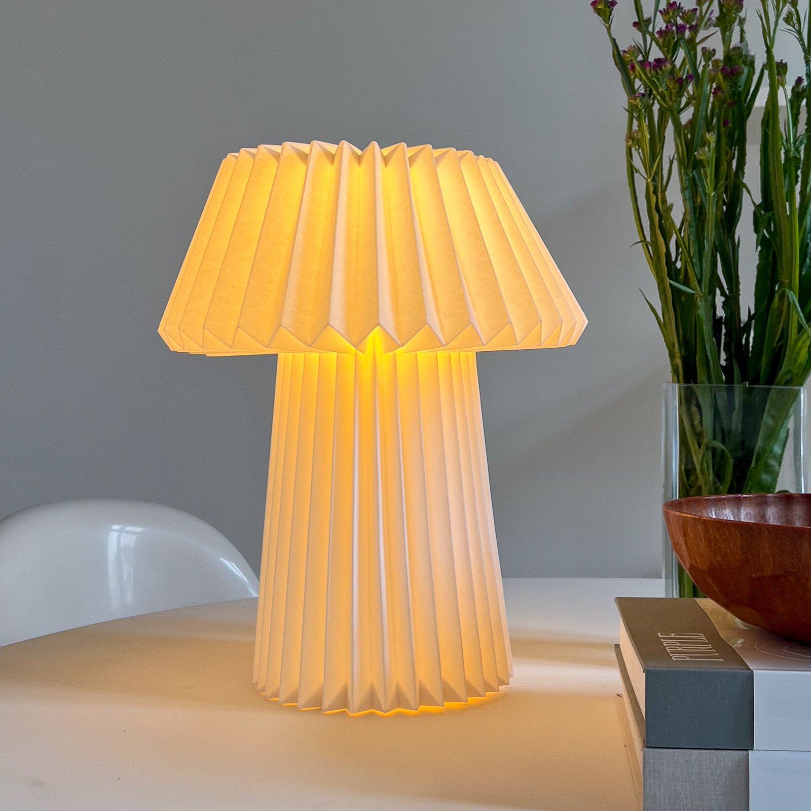 Lampă de masă Lindby Magali, alb, hârtie, Ø 34 cm, E14