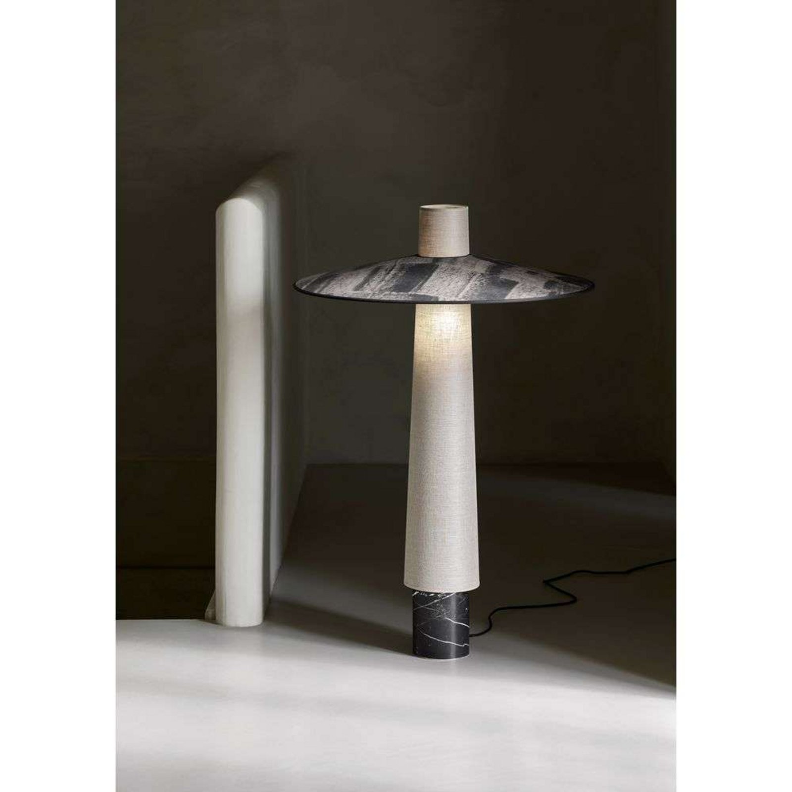 Thesee Lampadar Graphite - Forestier