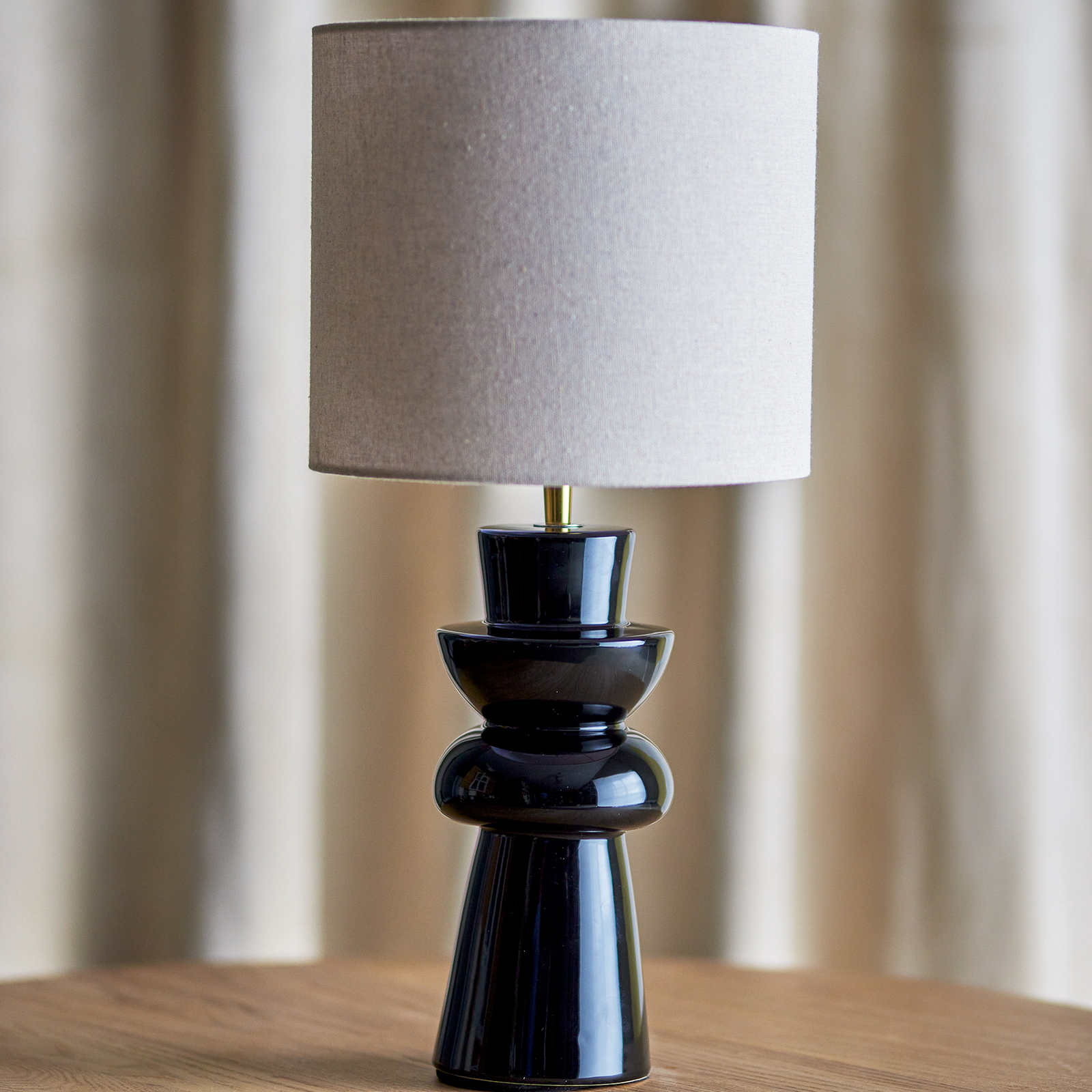 Lampada da tavolo Lio, nera/crema, altezza 53 cm - Bloomingville