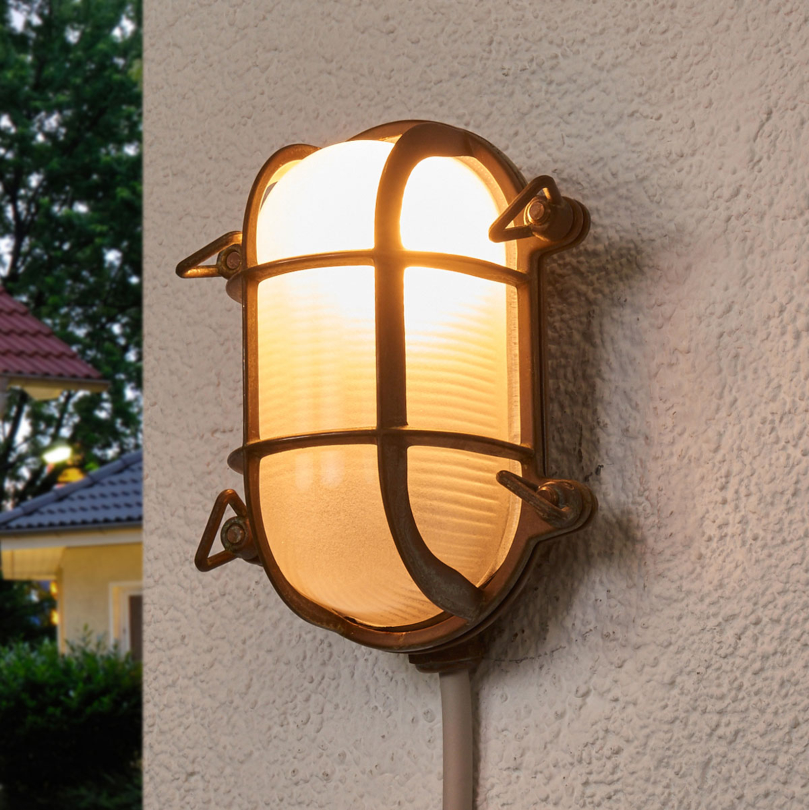 Oval outdoor wall light Bengt antique brass