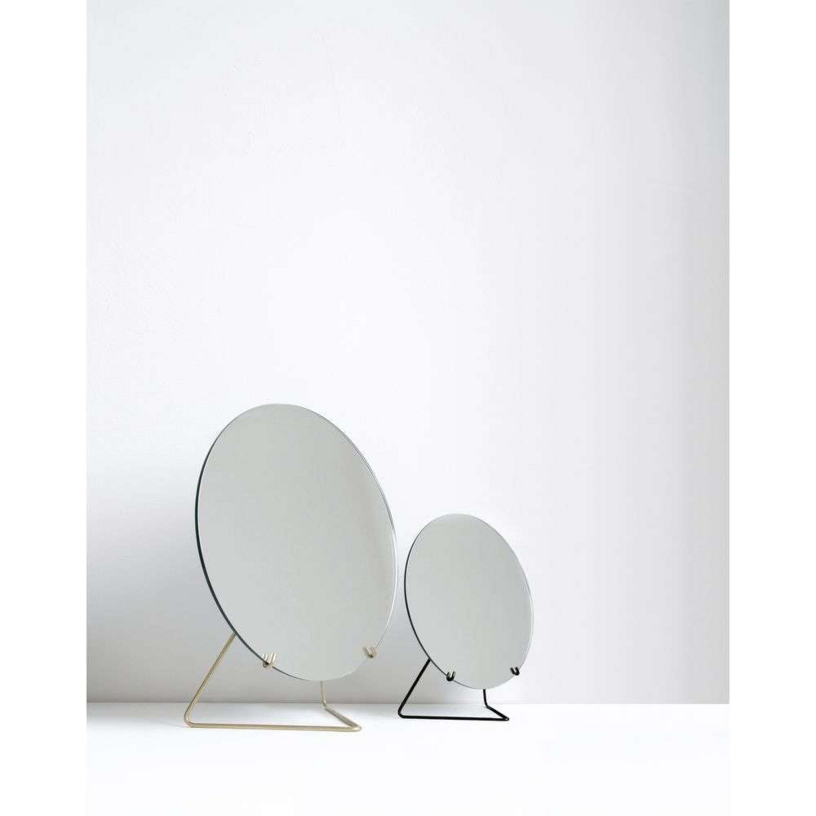 Standing Mirror Ø20 Brass - Moebe