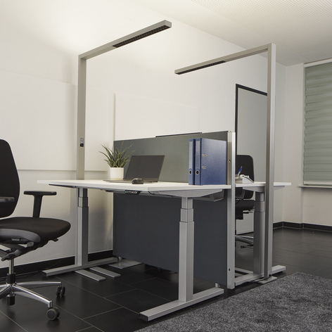 Büro-LED-Stehleuchte Jolinda mit Dimmer, silber