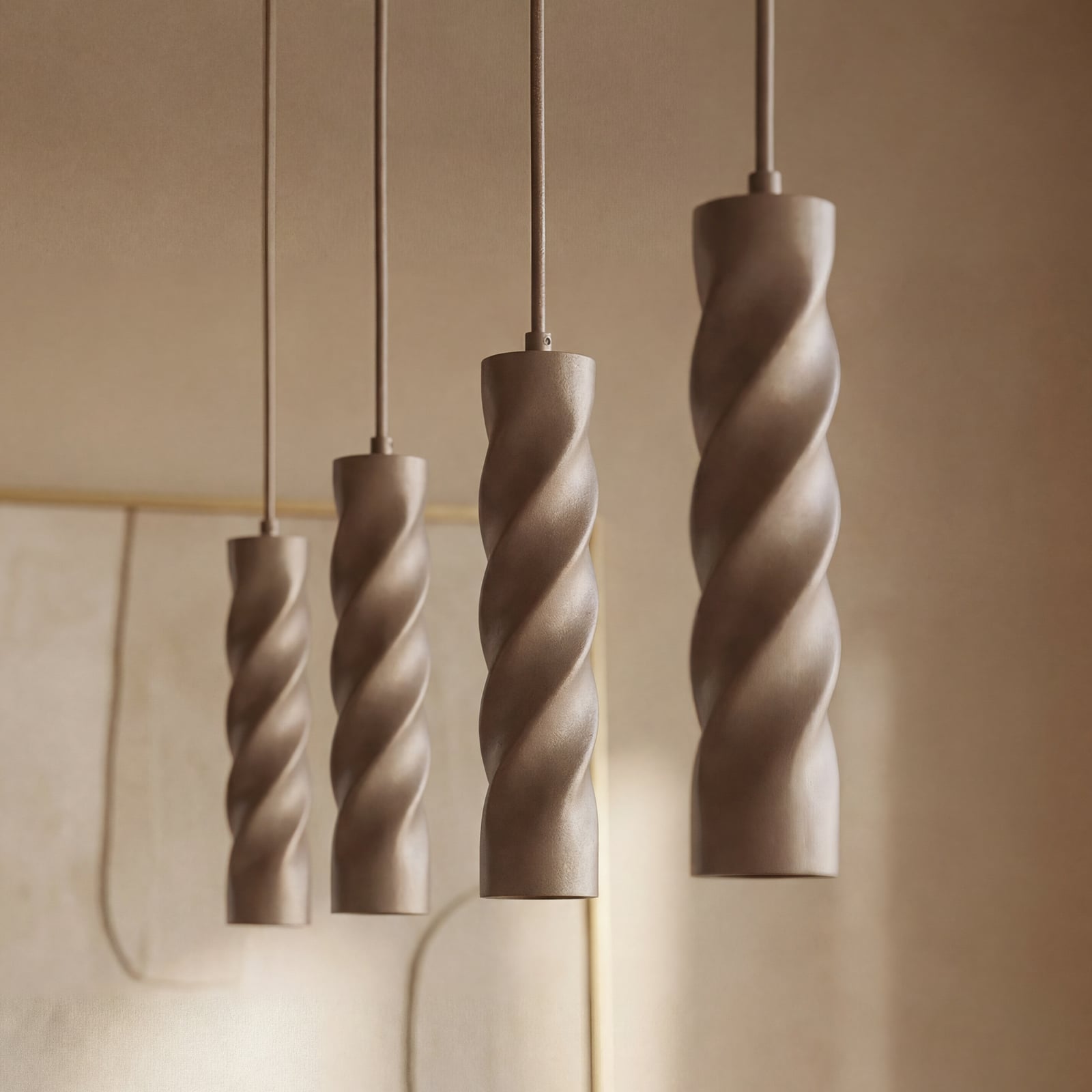 Lampada a sospensione OSRAM Decor Twirl, beige, lunghezza 86 cm, a 4 luci Lampada a sospensione OSRAM Decor Twirl, beige, lunghezza 86 cm, a 4 luci