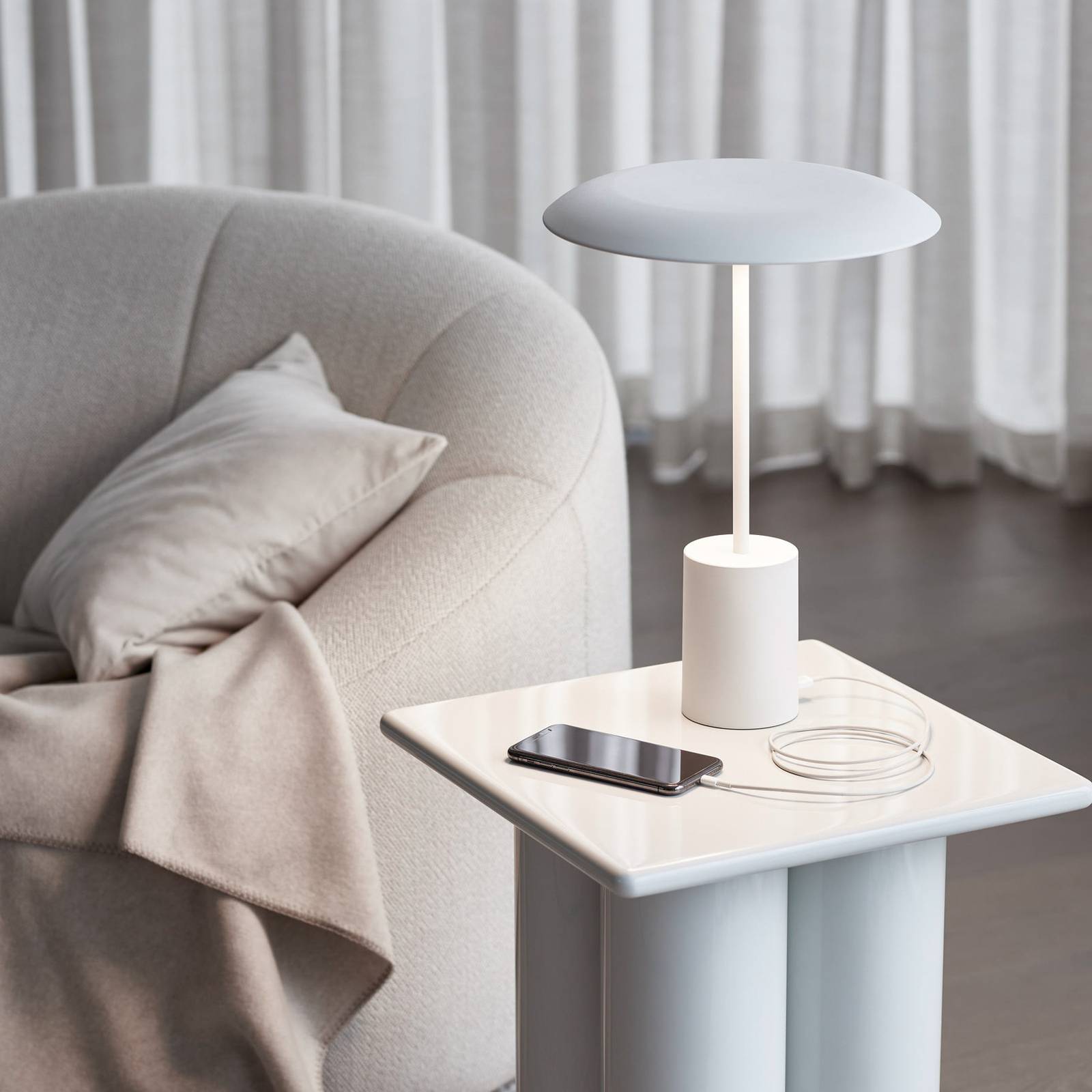 Beacon Lighting Beacon Lampe de table LED Smith, blanc, métal, port USB