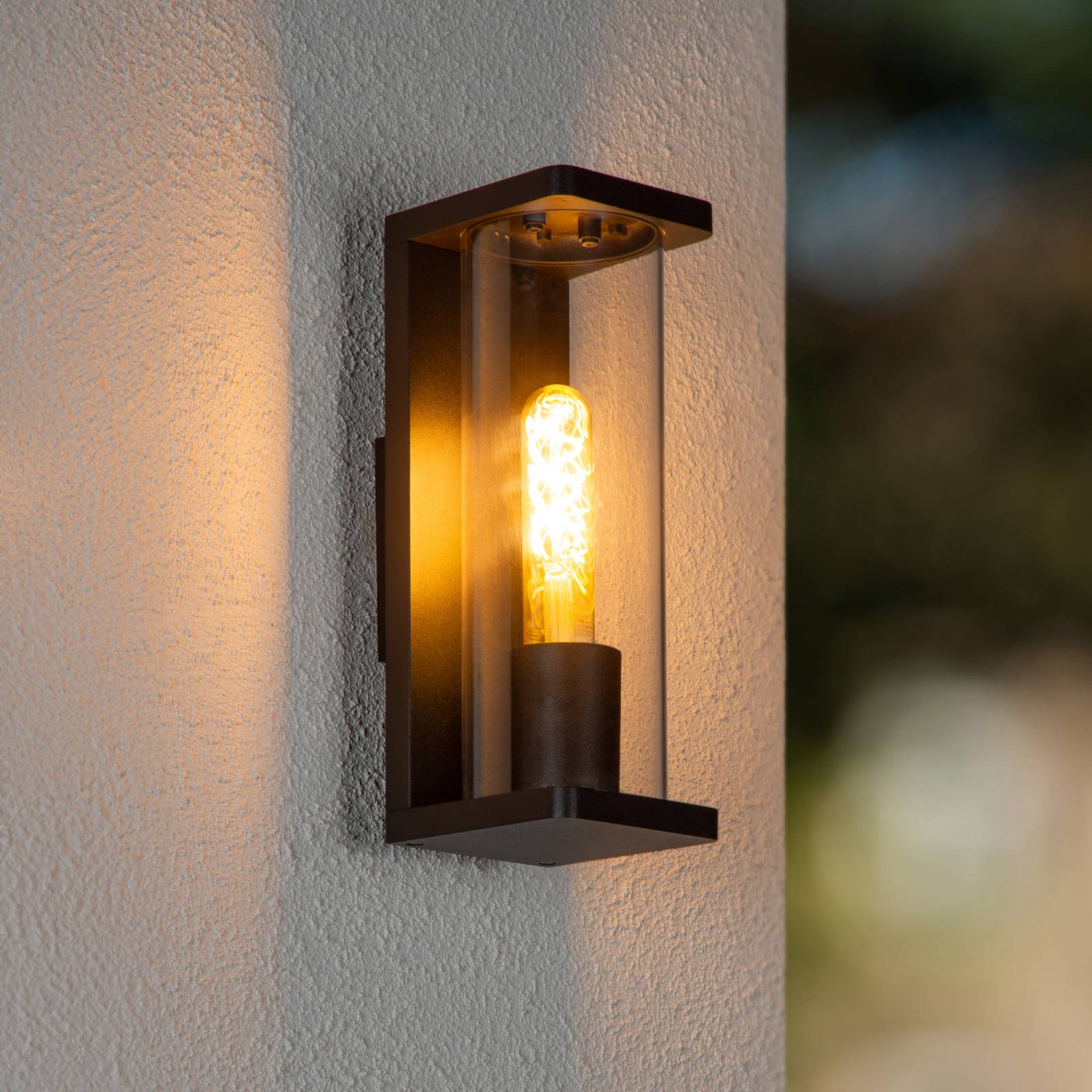 Lucide Utomhusvägglampa Sligo IP65 svart höjd 27,8 cm