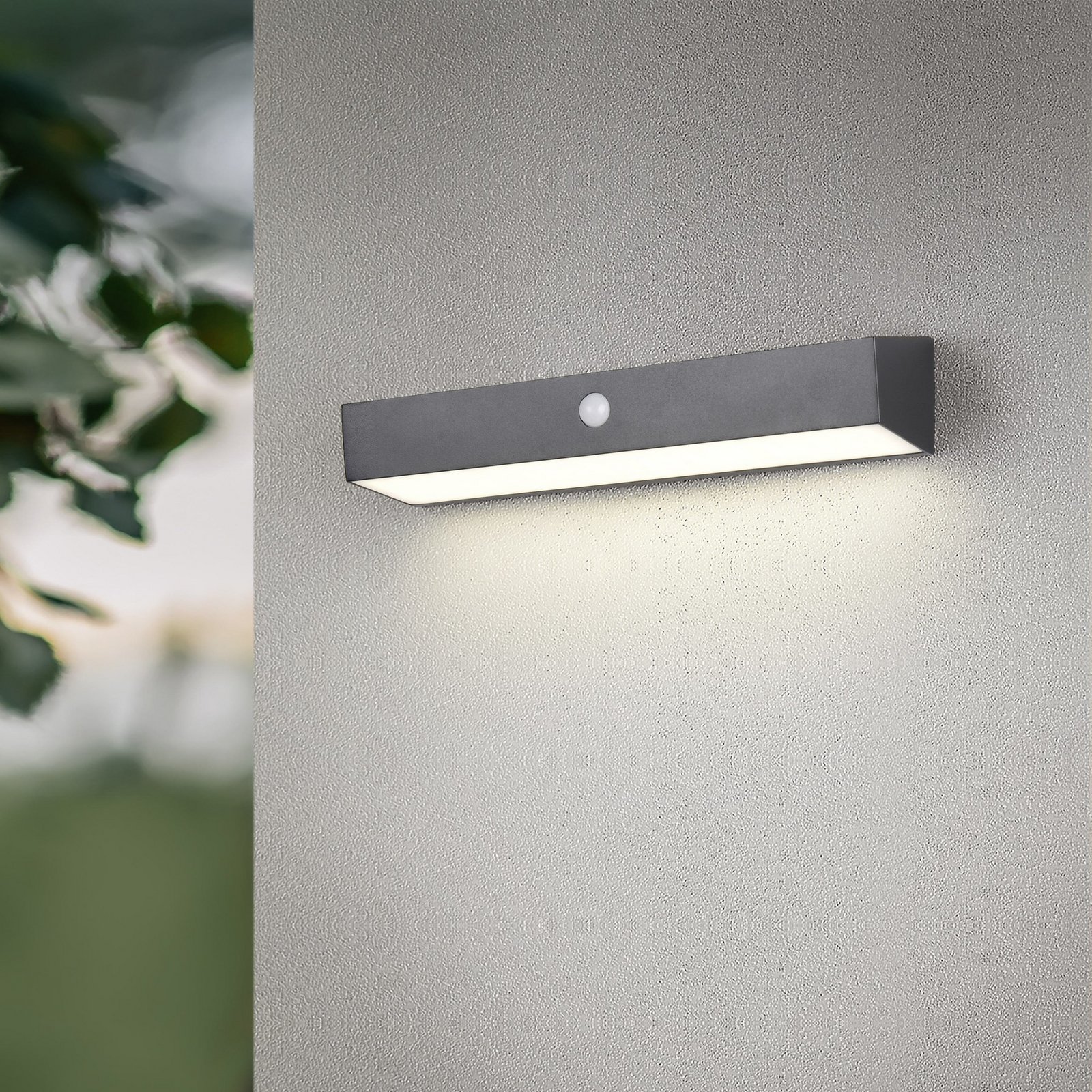 Silves solar wall light, black, sensor, IP44