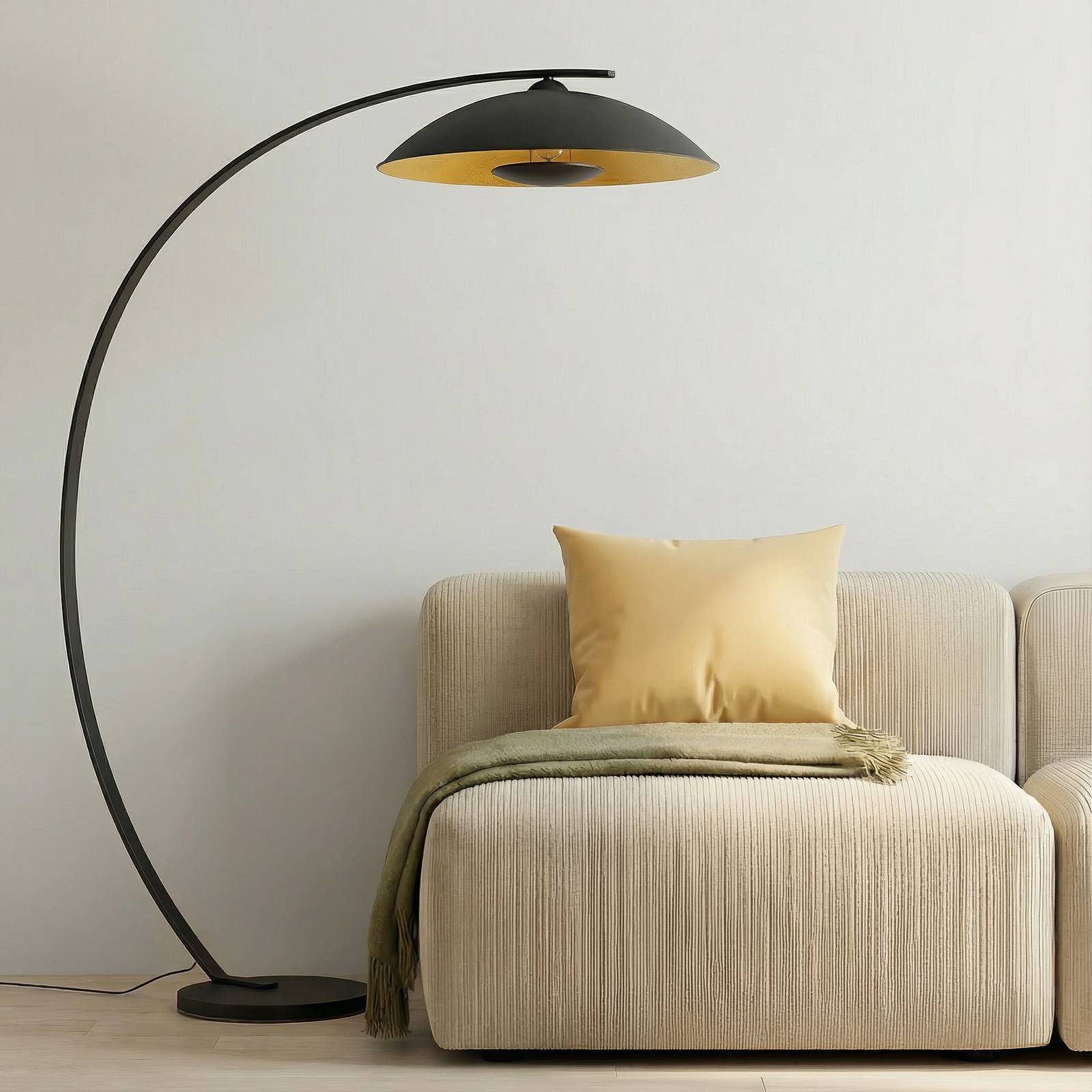 Lindby Bogenstehlampe Emilienne, schwarz, goldfarben, 180 cm günstig online kaufen