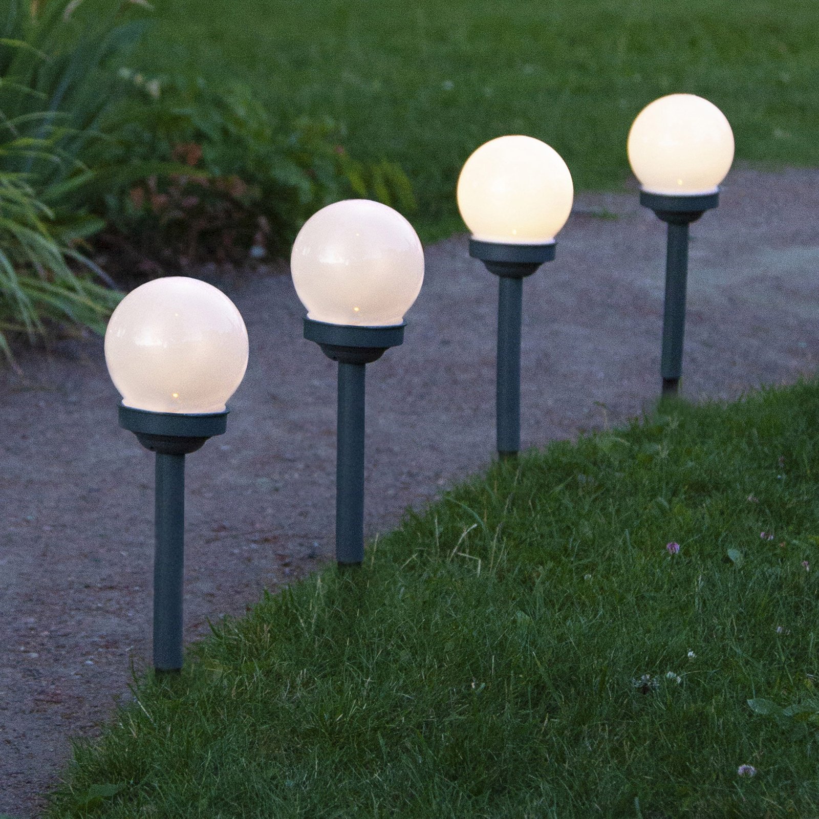 Solcellsdriven LED-sockellampa Glob i 4-set
