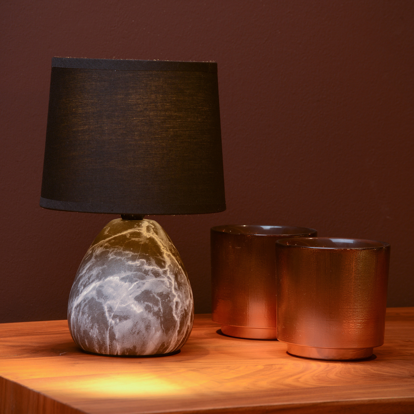 Lámpara de mesa Marmo con pie de cerámica, negro