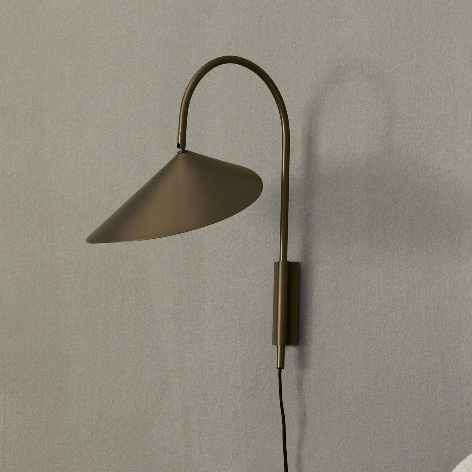 Arum Swivel Vägglampa Bronze - Ferm Living