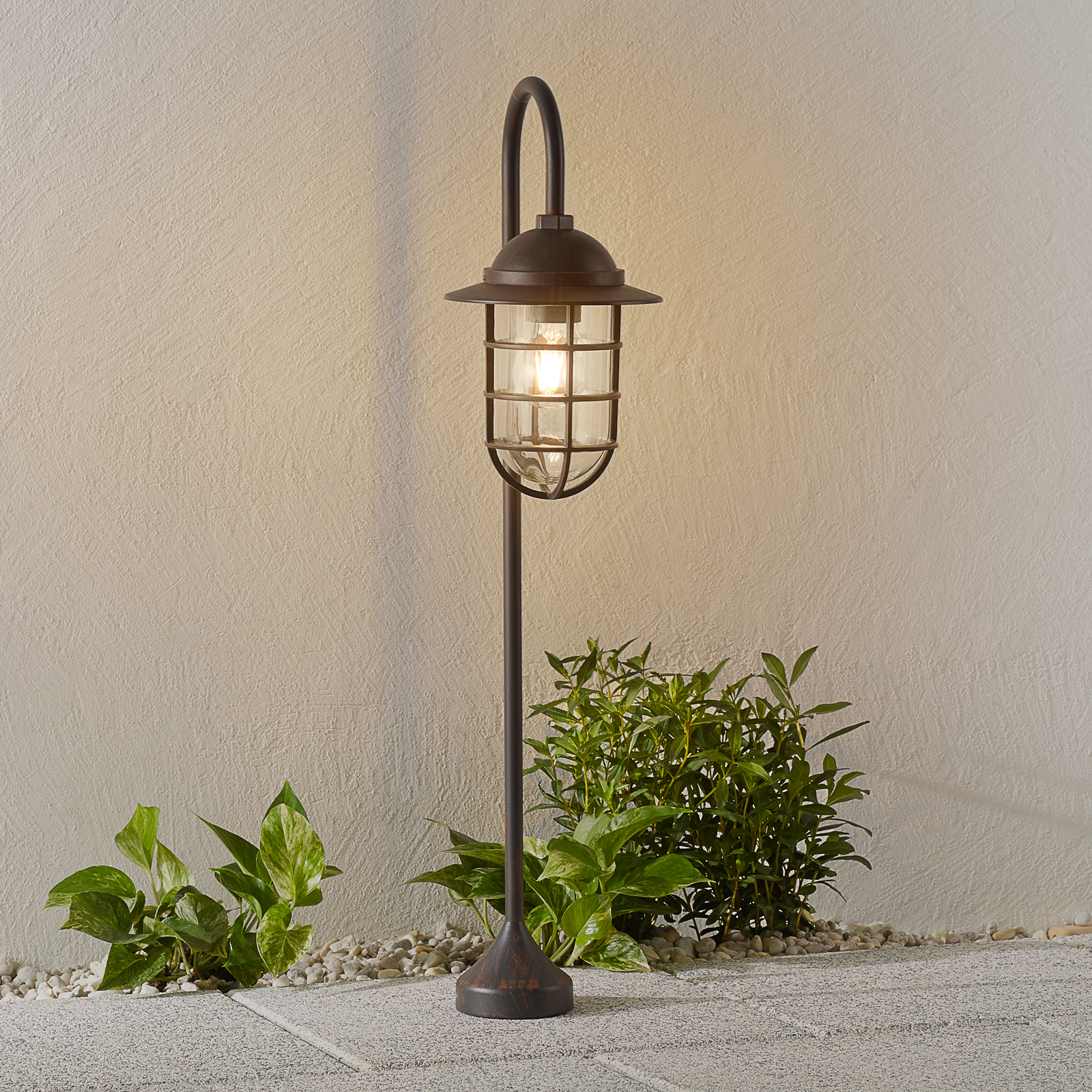 Lindby Path light Gero in the country style with wreath, die-cast aluminium, glass, E27, 60 W, energy efficiency: A++, W: 18 cm, H: 80 cm