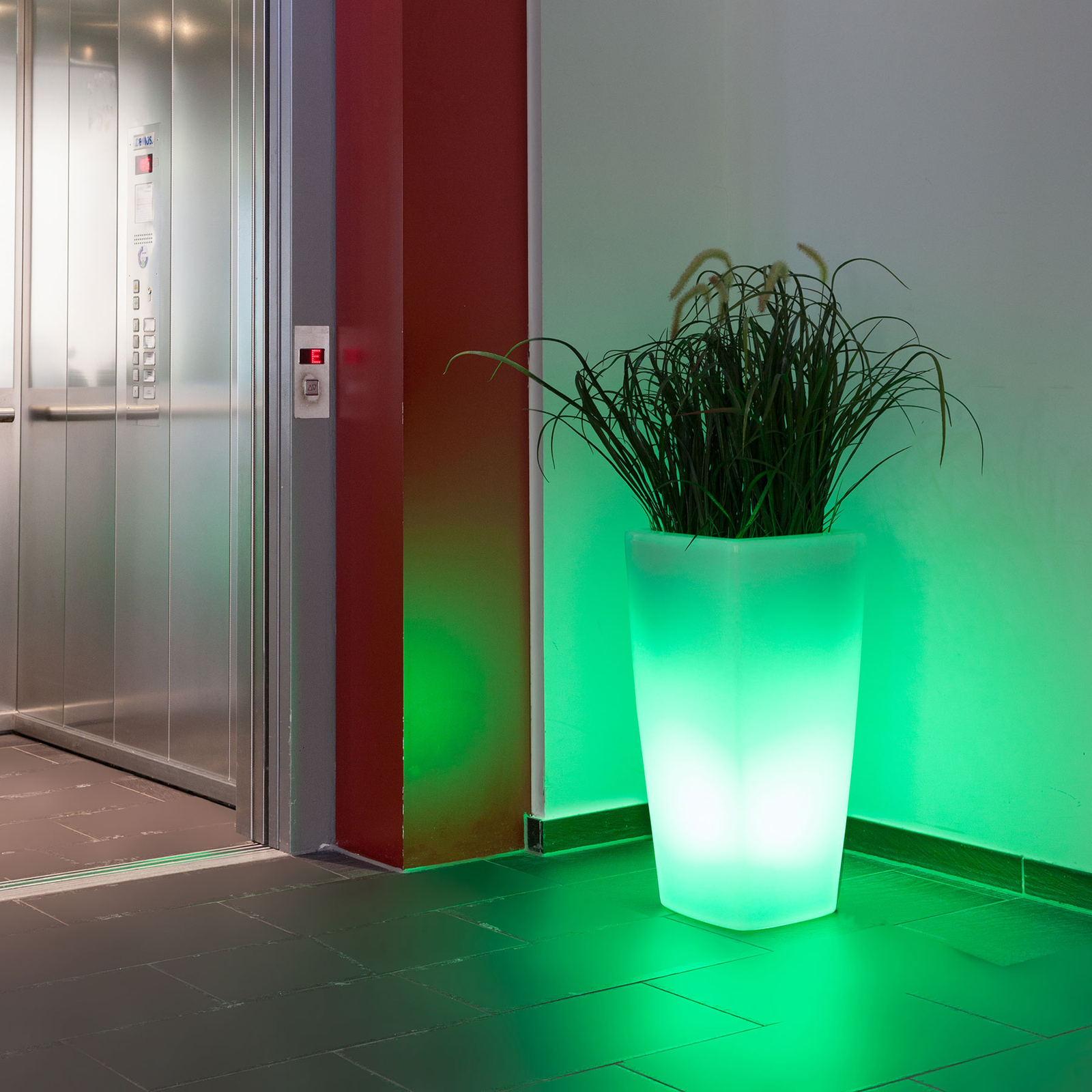Dekorativní svítidlo Trevia V LED RGBW, bílé, vhodné k výsadbě