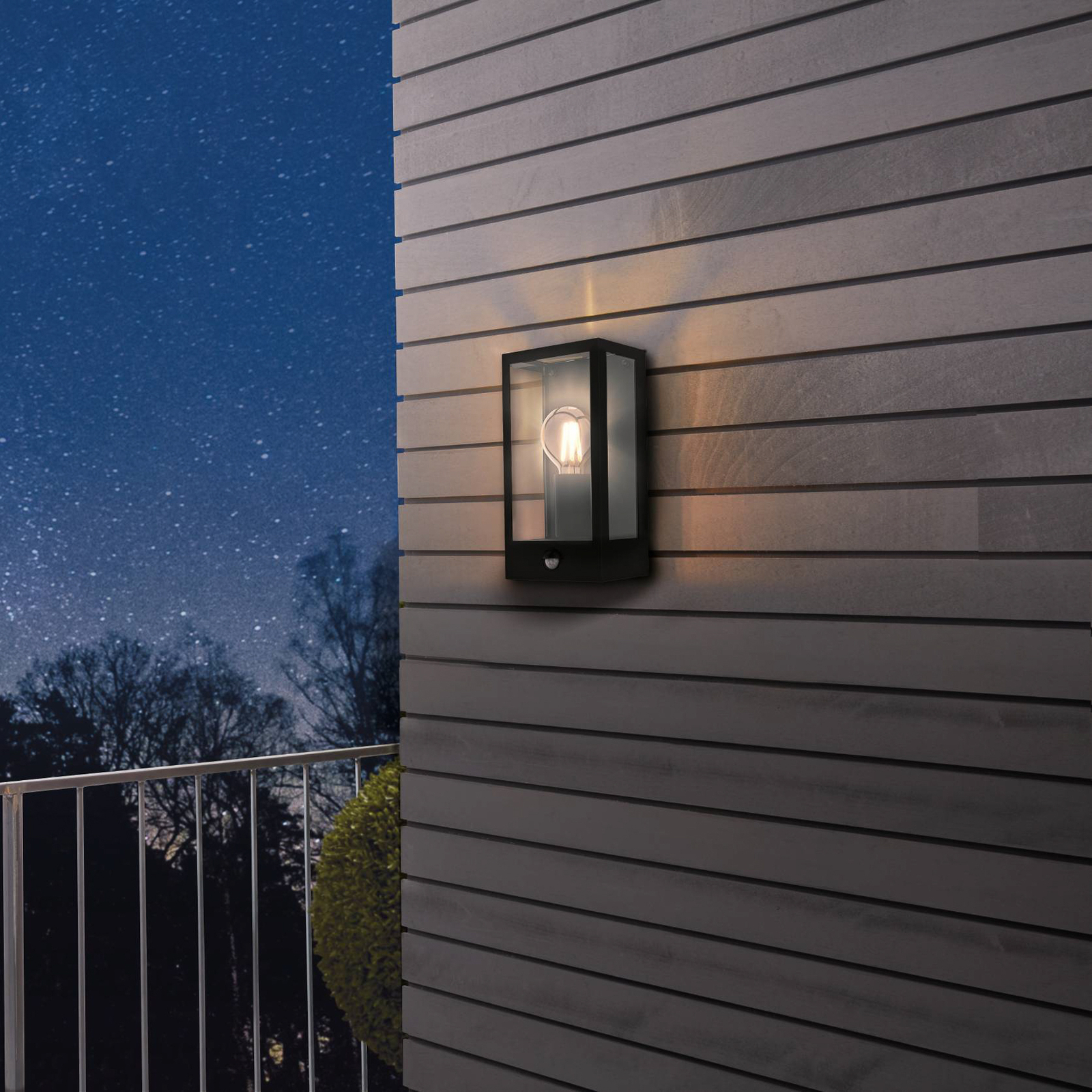 Alamonte outdoor wall light with sensor, black