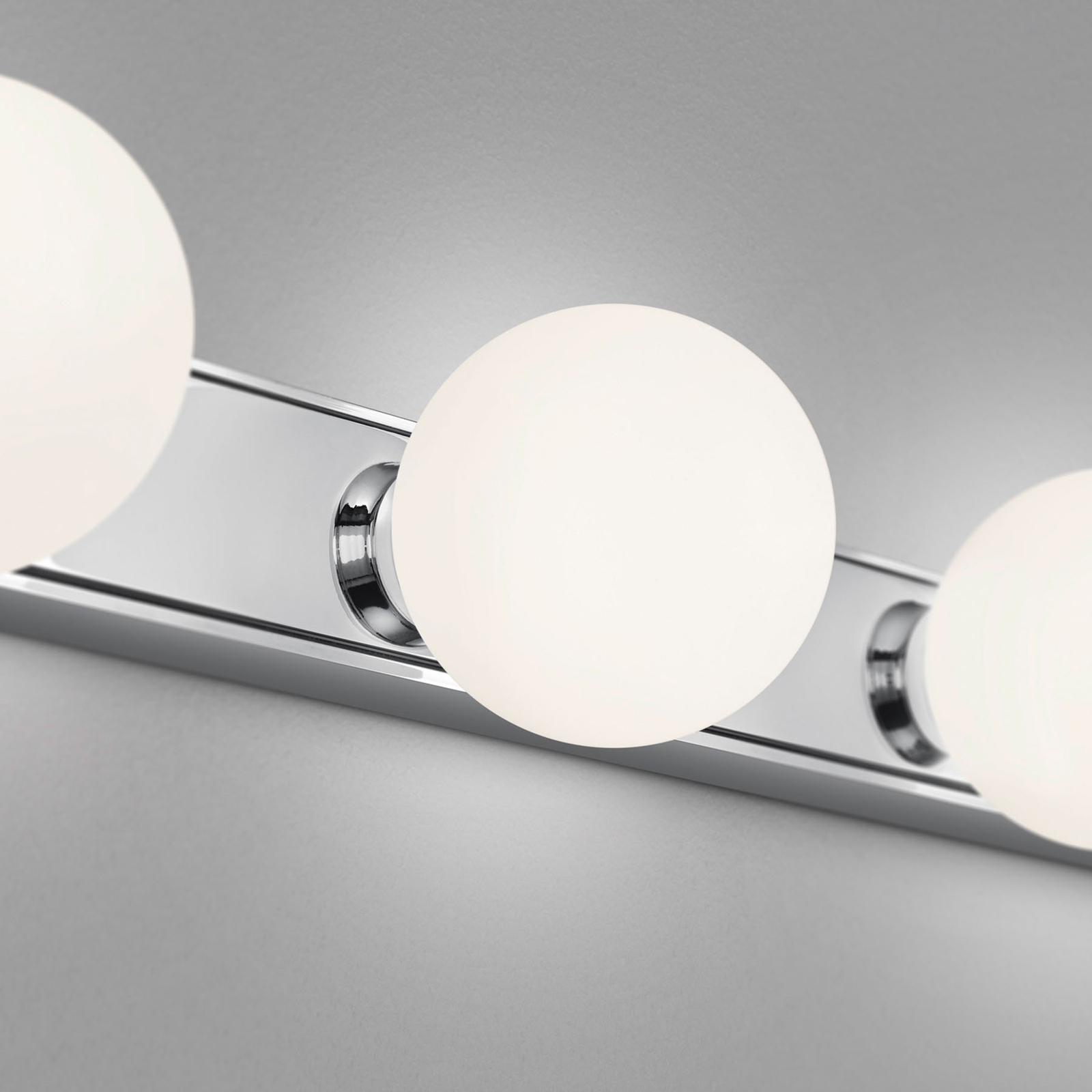 Helestra Lis LED osvětlení zrcadla, čtyři zdroje