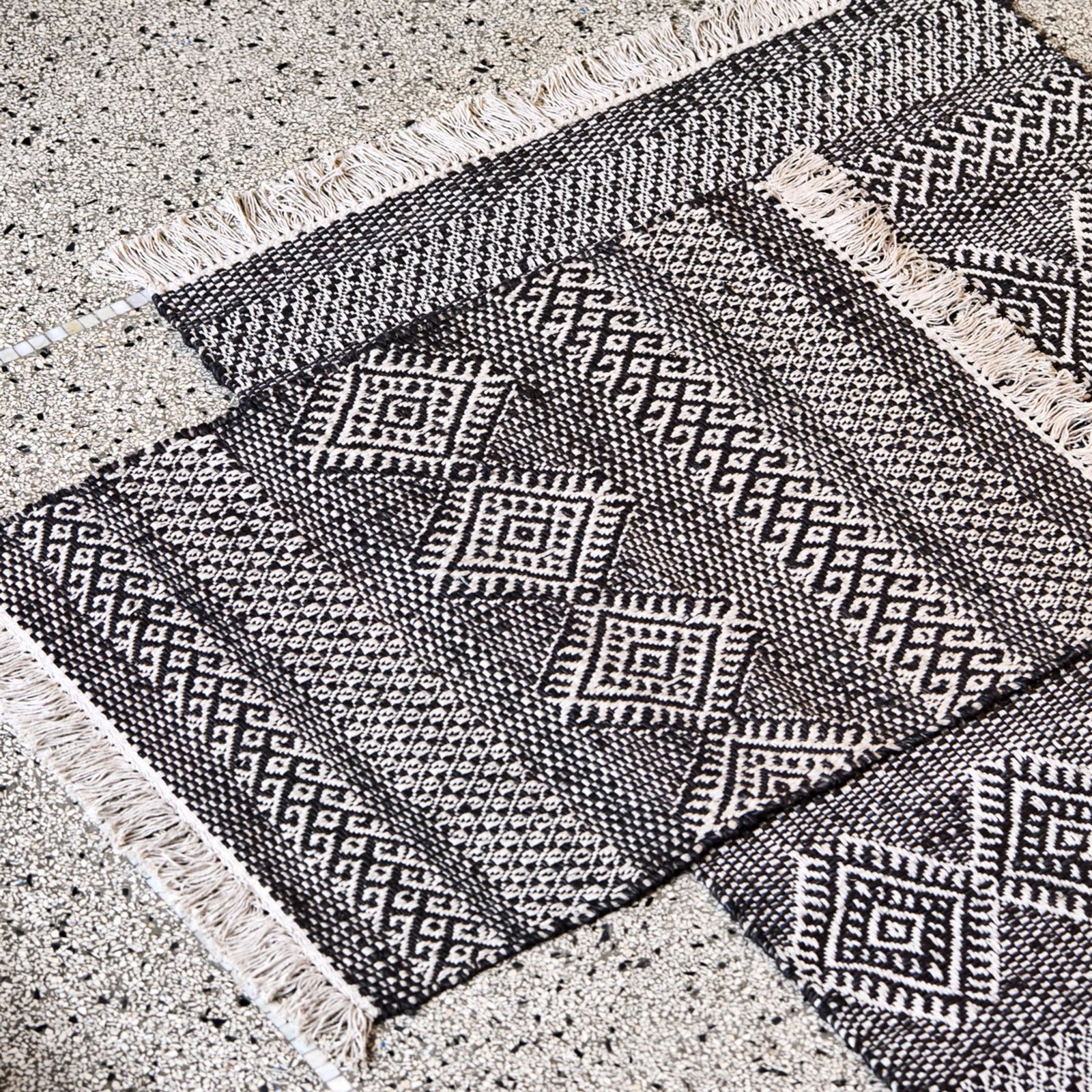 Etnický koberec čierny juta dĺžka 90 cm - House Doctor