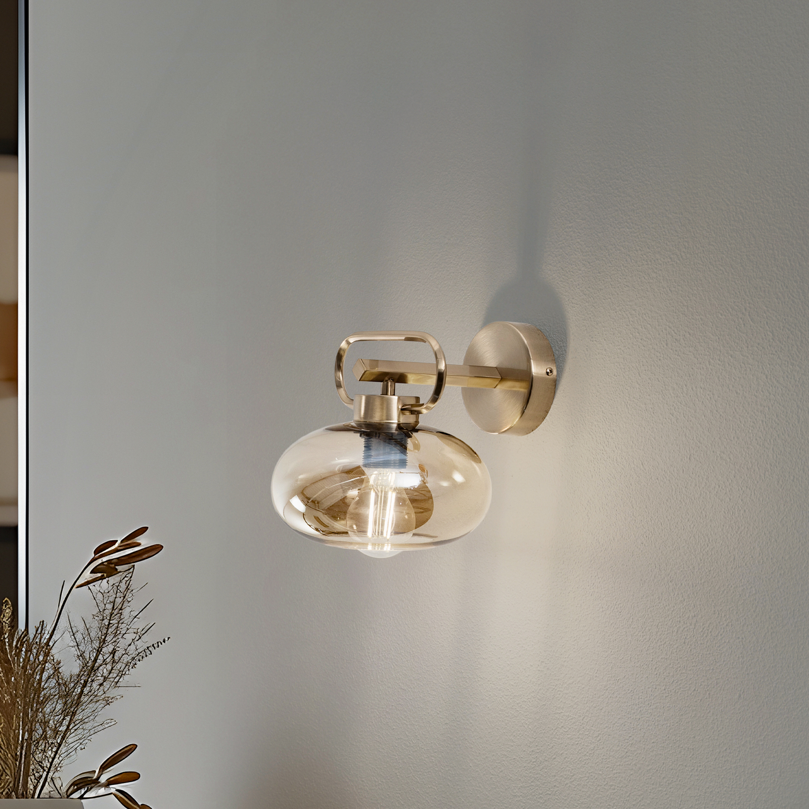 Rolan sienas lampa, misiņa krāsā, Ø 19 cm, augstums 21 cm, stikls