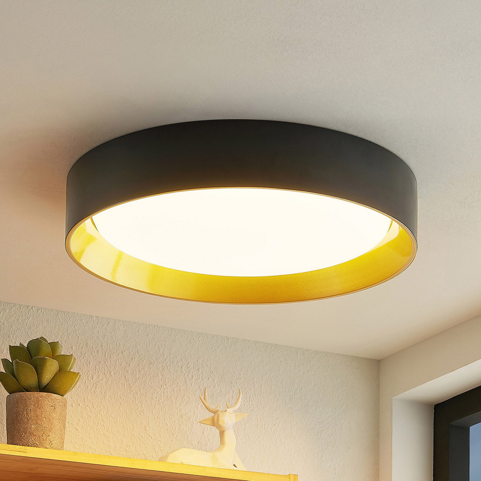 Lindby Kambia plafonieră LED 55 cm - Camera de zi / sufragerie - modern - negru auriu - Metal