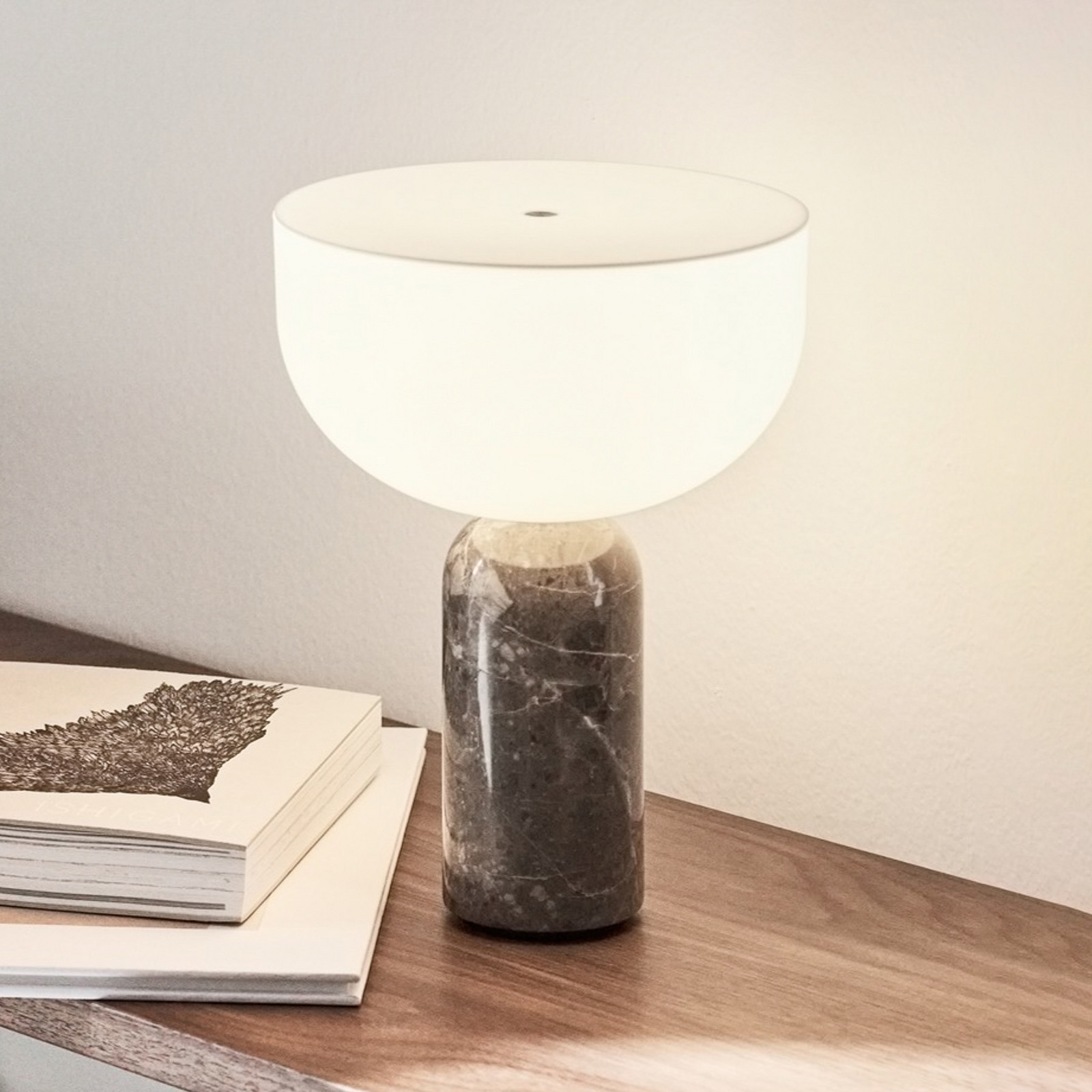 New Works Kizu lampă de masă reîncărcabilă Gris du Marais - Camera de zi / sufragerie - design - gri alb - Marmură