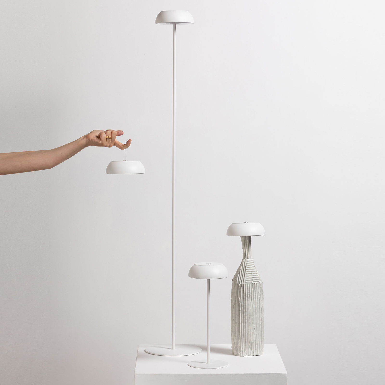 Axolight Float lámpara de pie LED de diseño, blanco