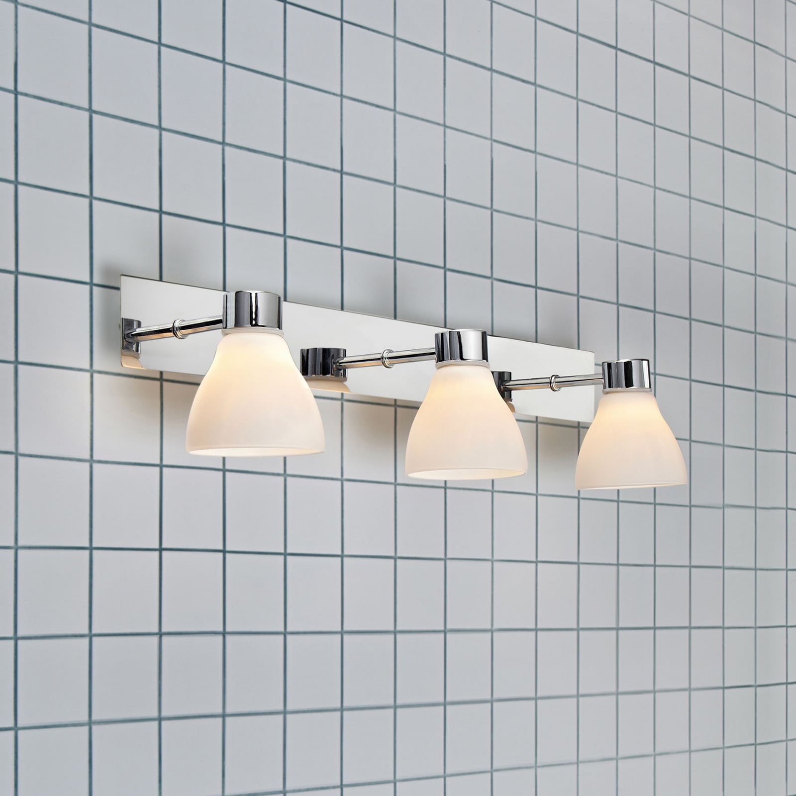 Cassis 3 Væglampe IP44 Krom/Opal Markslöjd - Badeværelse - Moderne - Metal - Med én lyskilde