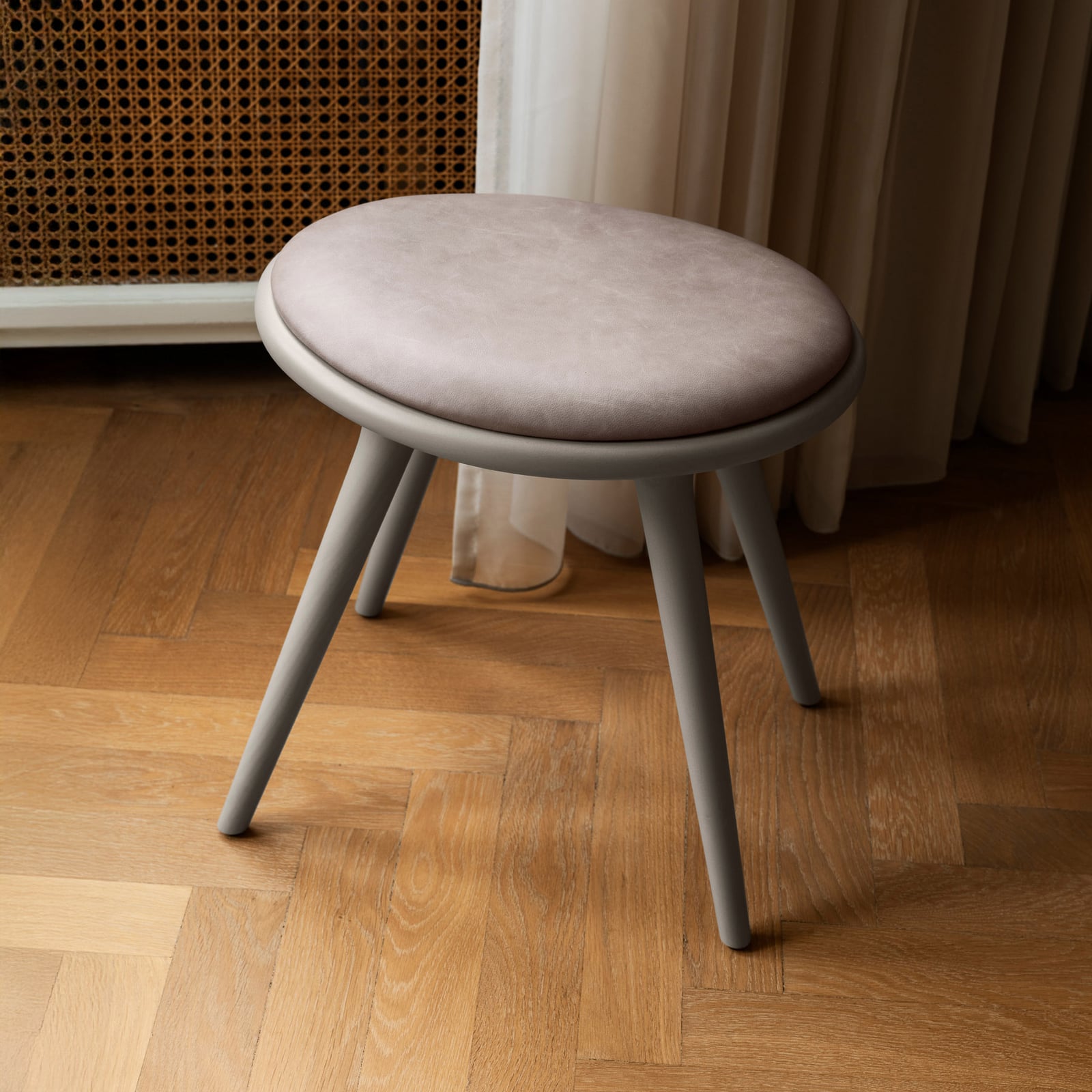 Chaise, grise, hêtre/cuir, hauteur 47 cm - Mater Chaise, grise, hêtre/cuir, hauteur 47 cm - Mater