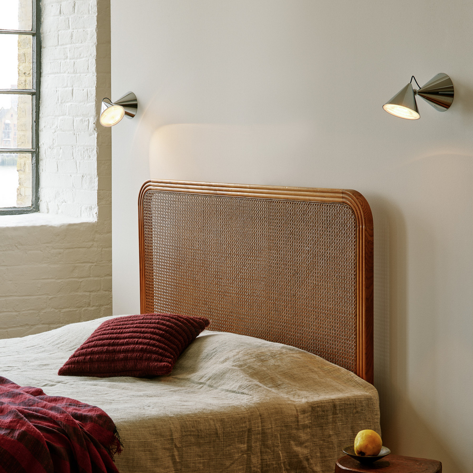 Tom Dixon LED wall light Pose, silver, 21 cm, plastic Tom Dixon LED wall light Pose, silver, 21 cm, plastic