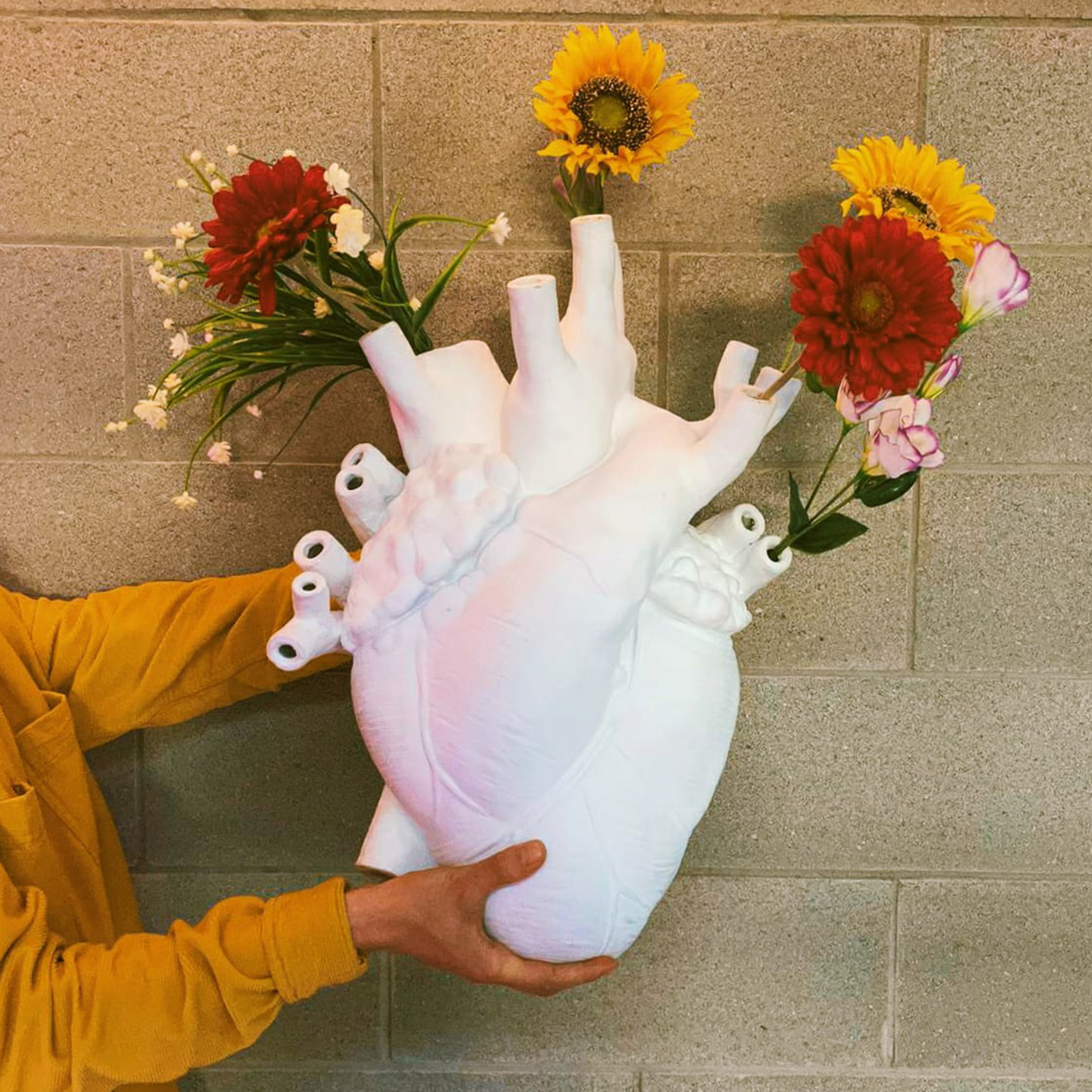 Love In Bloom Giant Resin Heart Vase Weiß - Seletti