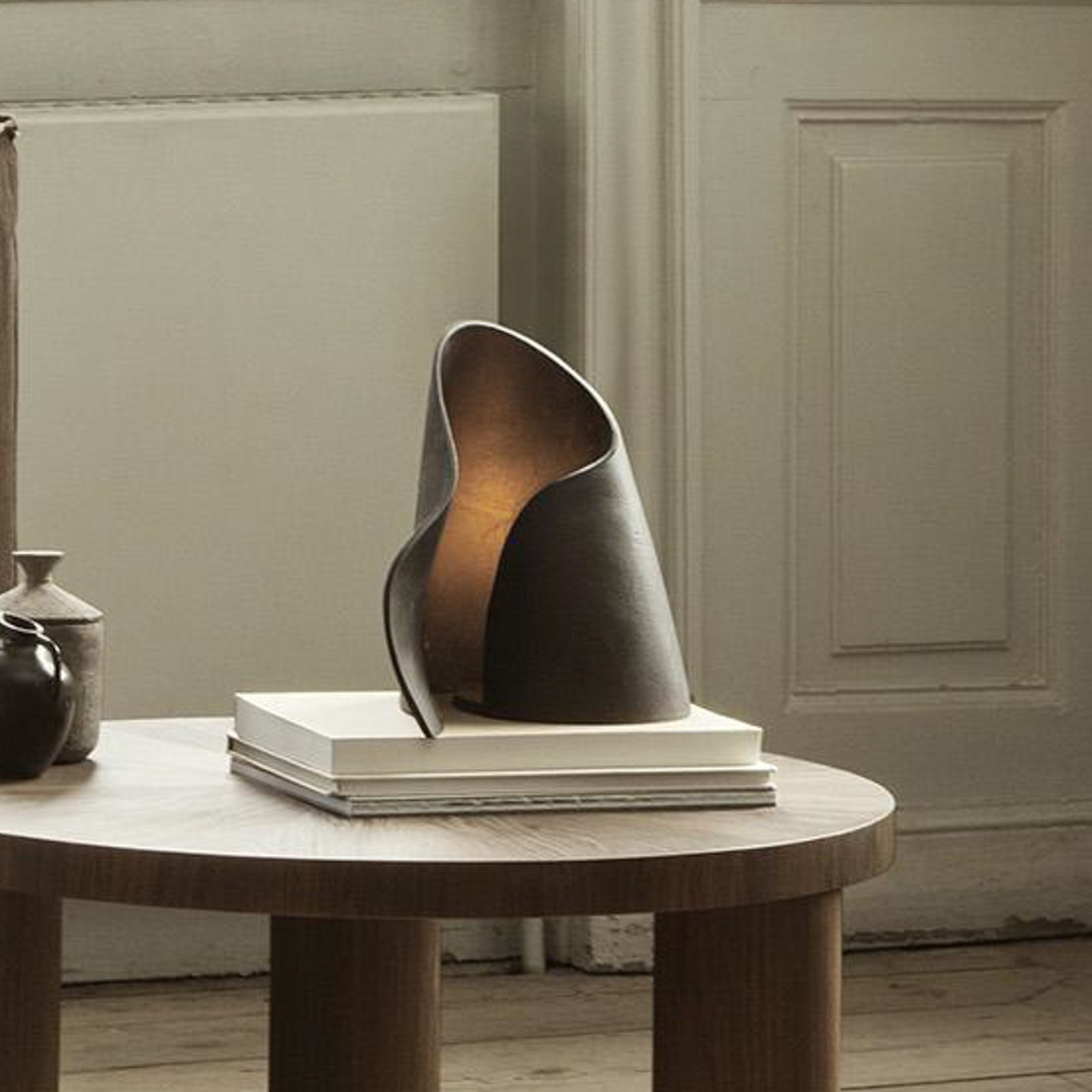 Oyster Candeeiro de Mesa Black - Ferm Living