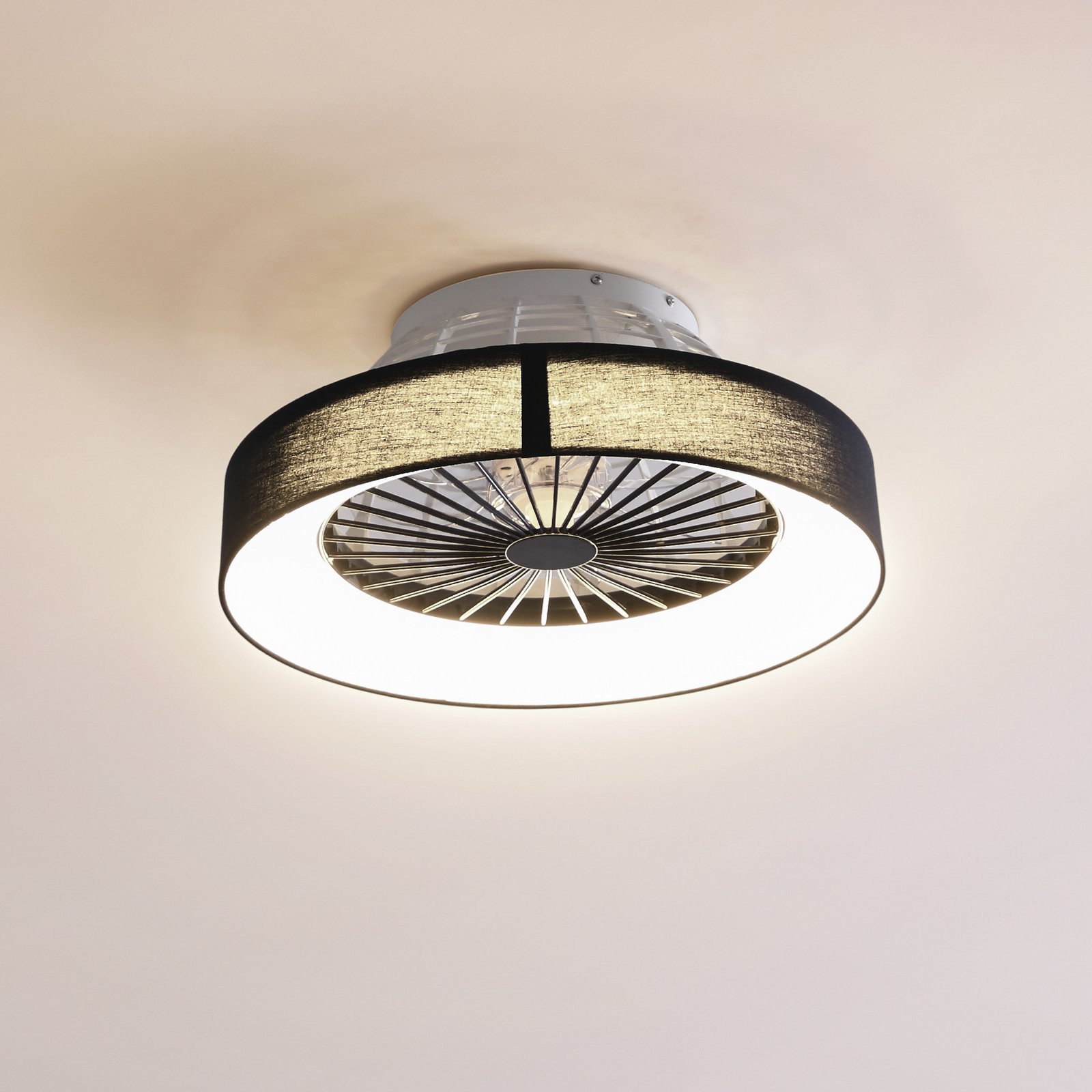 Stropný ventilátor Lindby LED Mace, čierny, tichý, Ø 47 cm