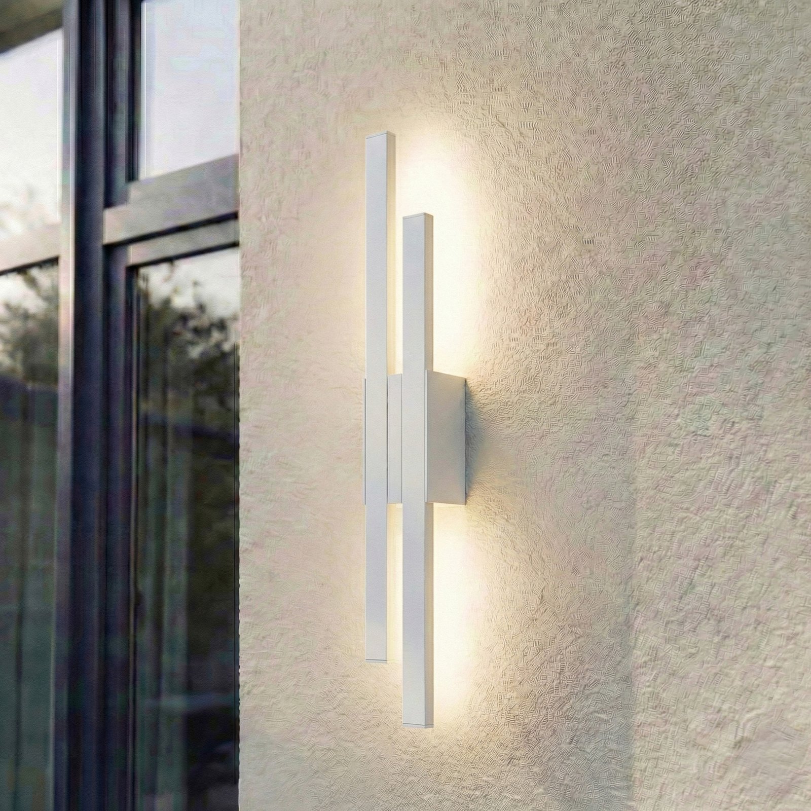 Sakari udendørs LED-væglampe, højde 59 cm, aluminium, hvid - Lindby