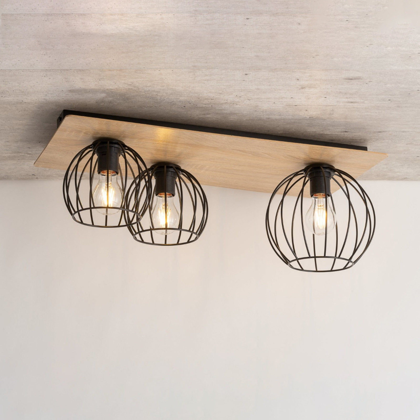 Plafondlamp Malin, houten kap hoekig, 3-lamps