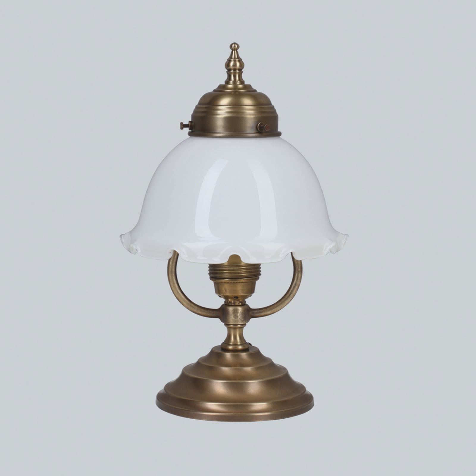 Bordlampe Anne, messing/glass, 27 cm høy, svingbar, E27 Bordlampe Anne, messing/glass, 27 cm høy, svingbar, E27