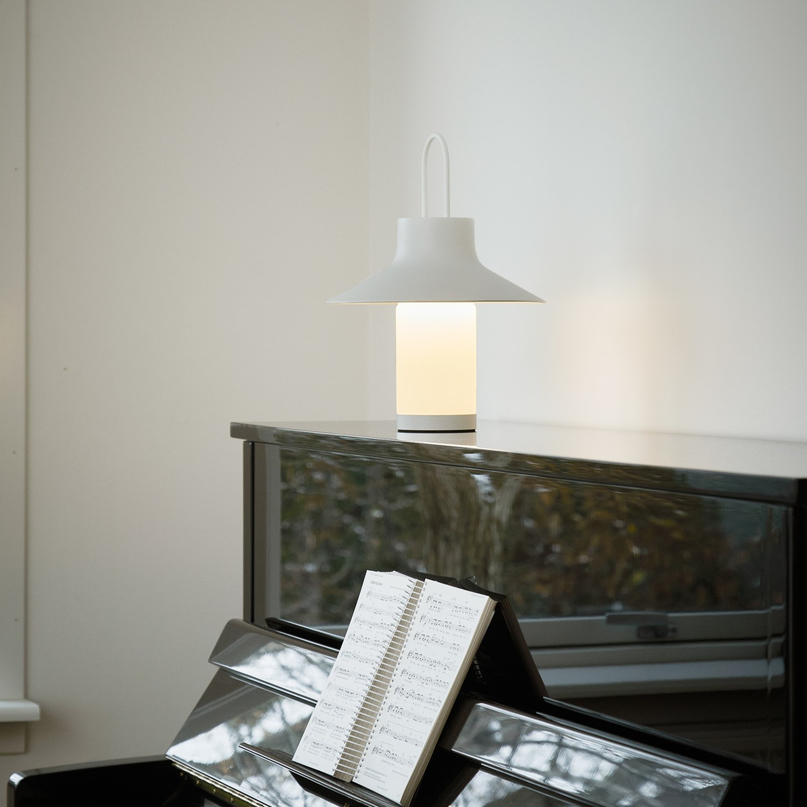 LOOM DESIGN LED-uppladdningsbar bordslampa Shadow Large, vit, IP65