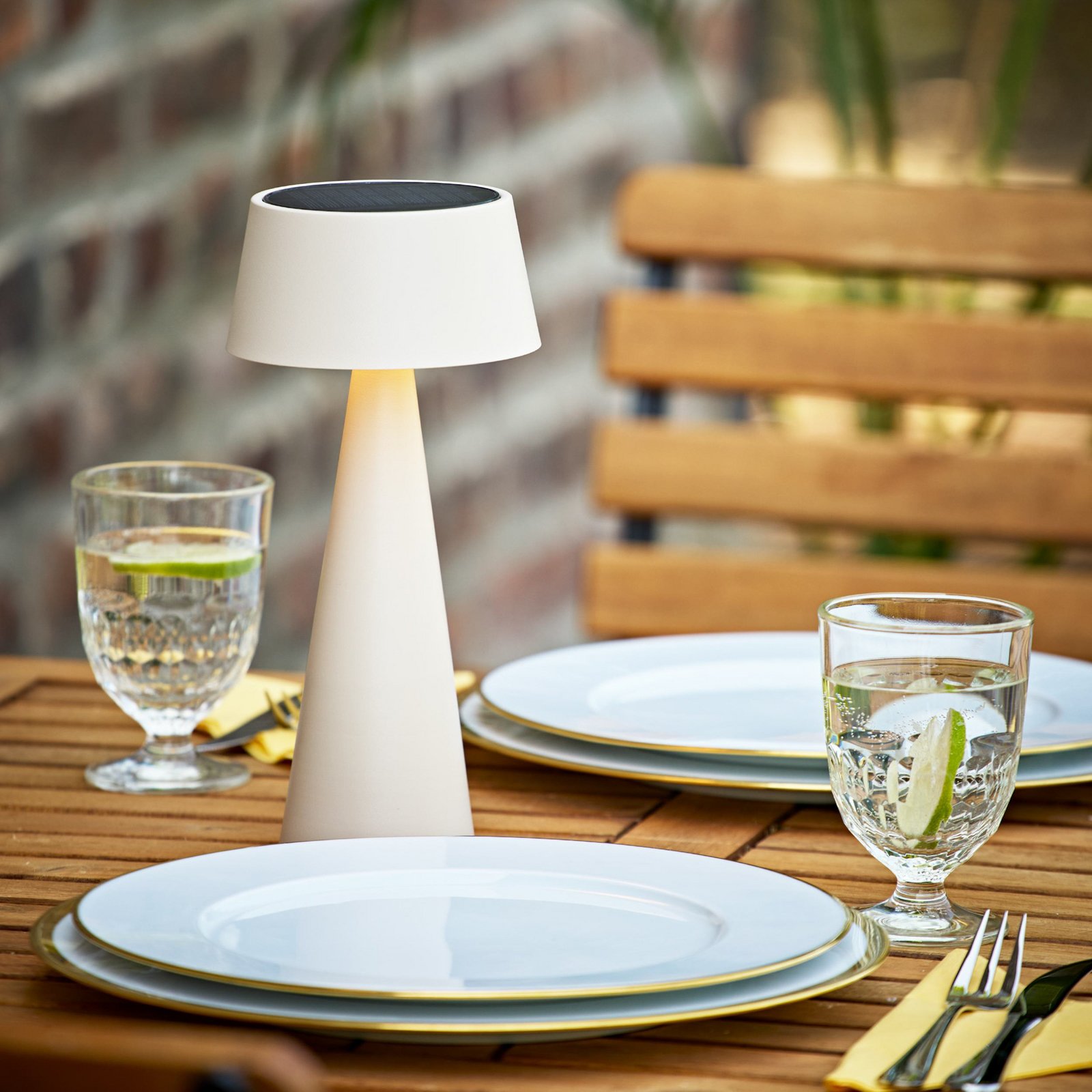 Lampa stołowa LED Solino, beżowa, zasilanie słoneczne/USB, 26 cm, IP44