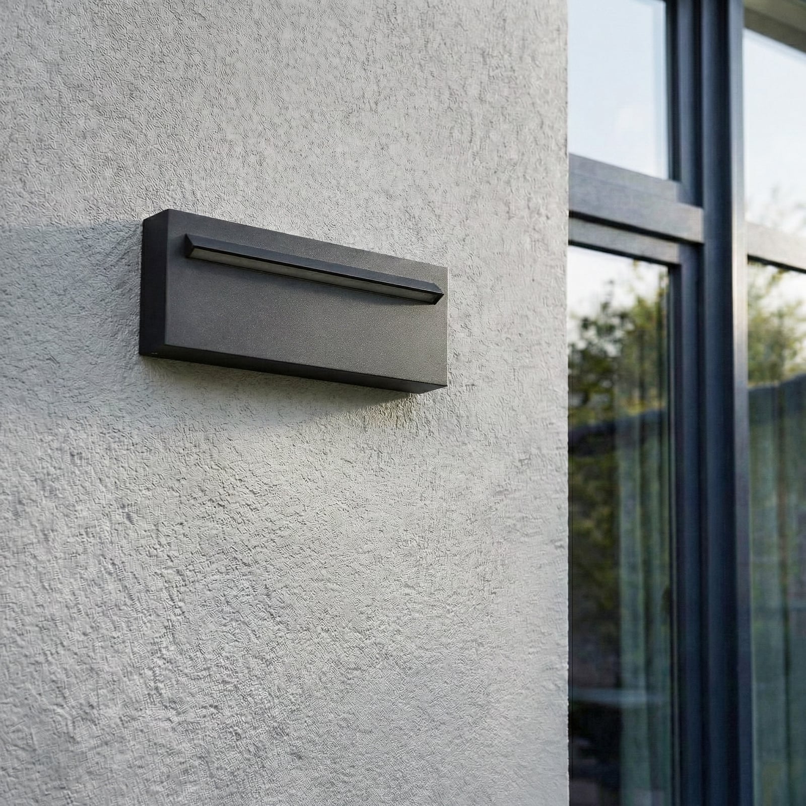 Lucande LED-seinavalgusti Joril, 25 cm, must, IP65