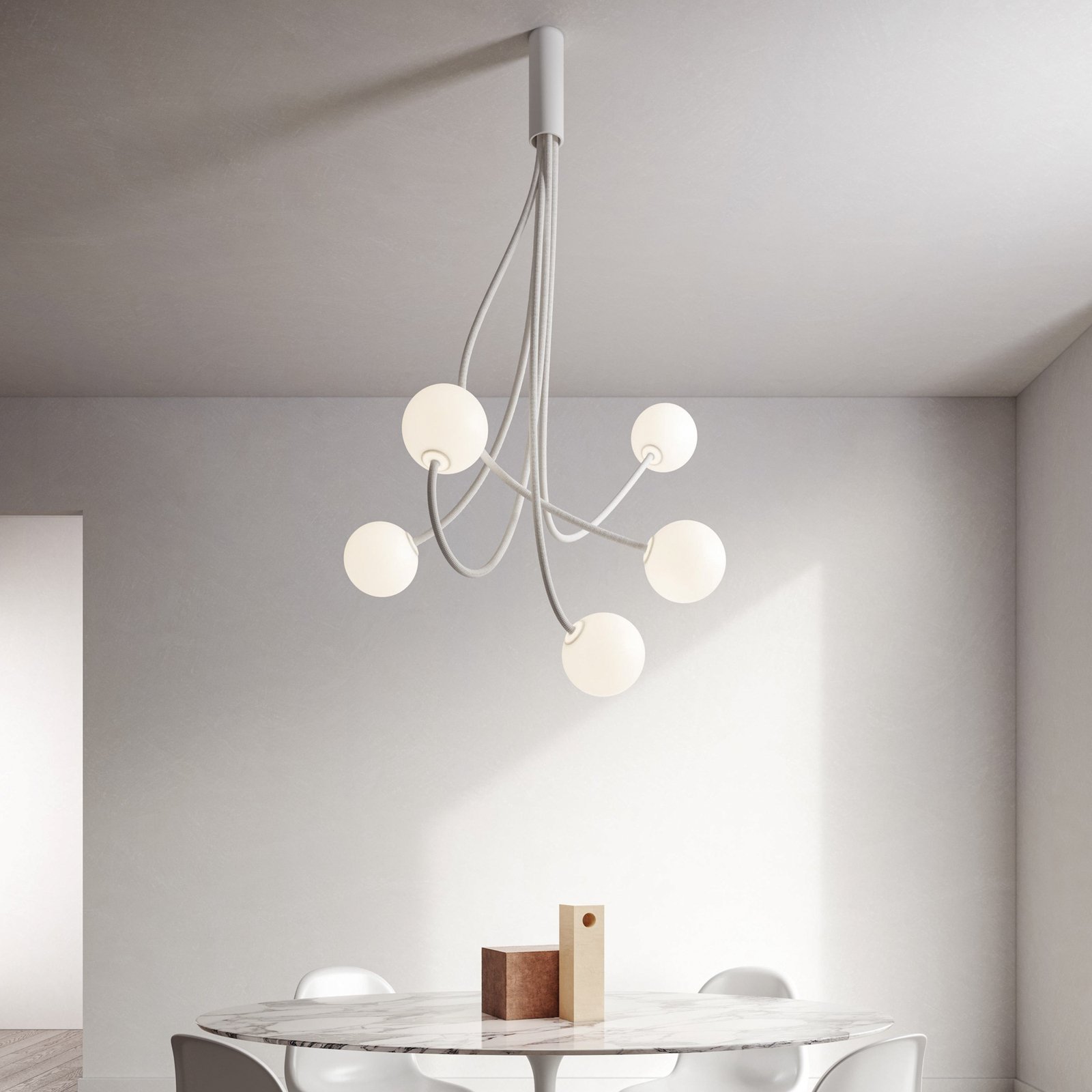 Karman Plafonnier Moony, blanc, à 5 lampes, hauteur 150 cm, verre