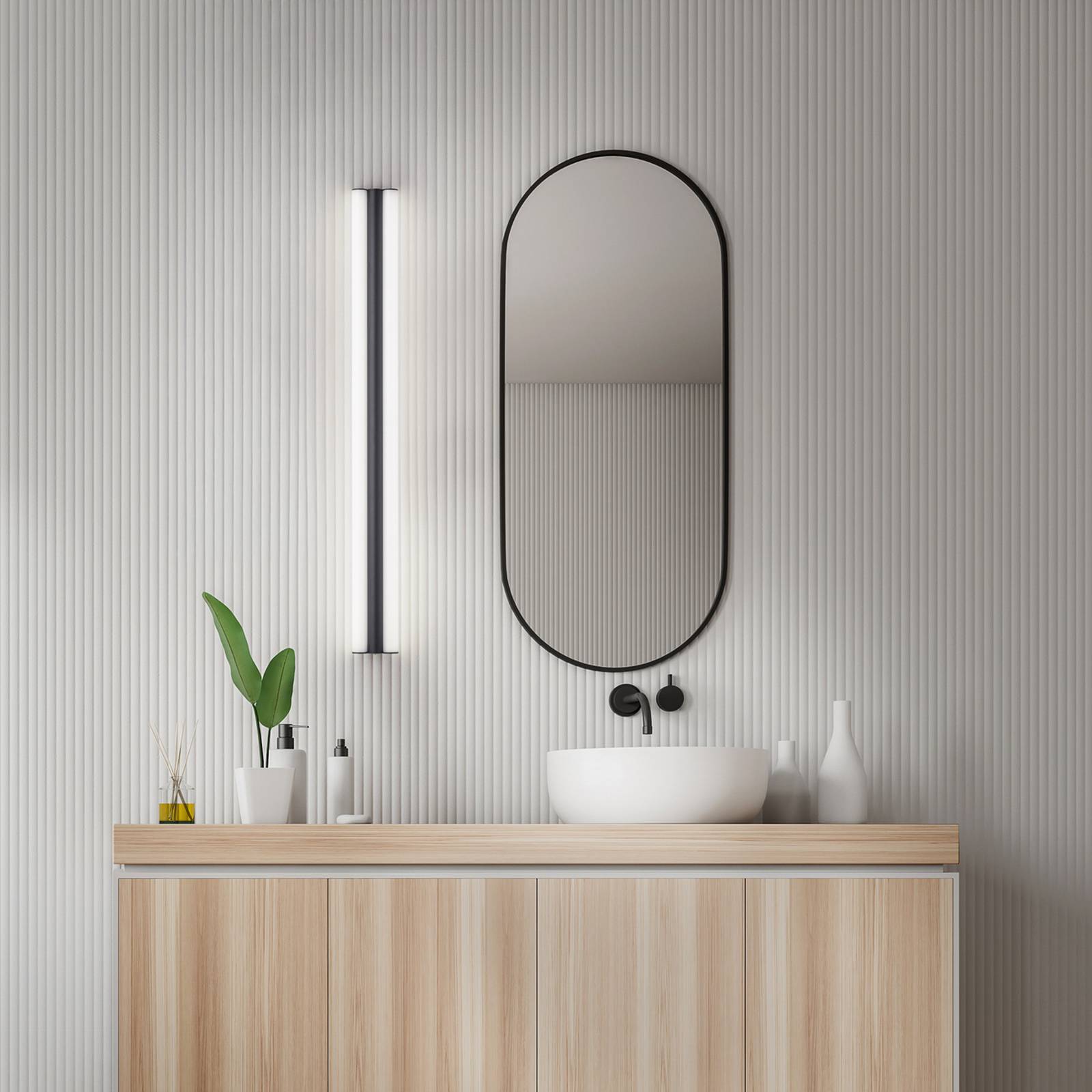 Helestra LED-Spiegellampe LOOM, Länge 90 cm, schwarz, IP44 günstig online kaufen