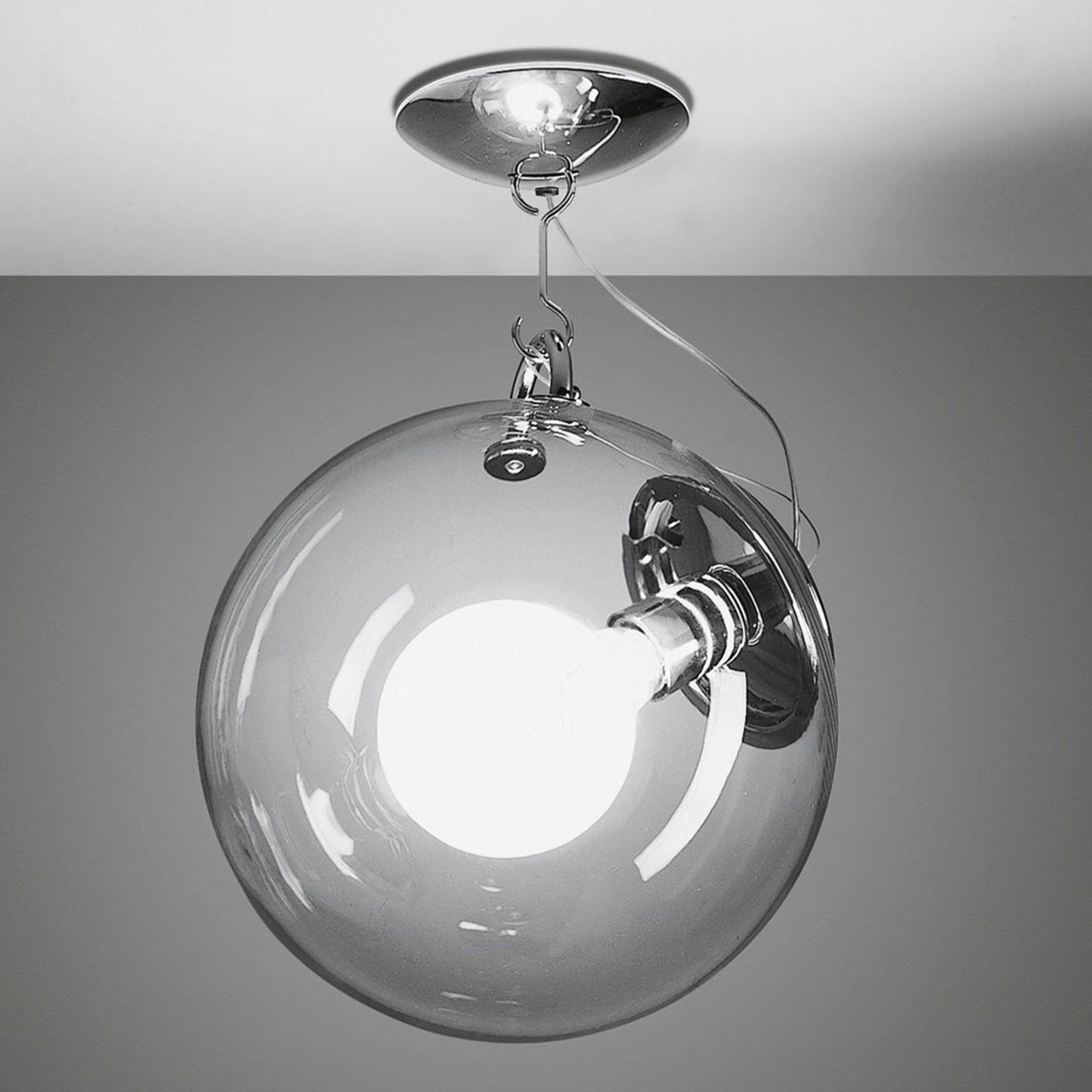 Artemide Miconos taklampe i glass og krom