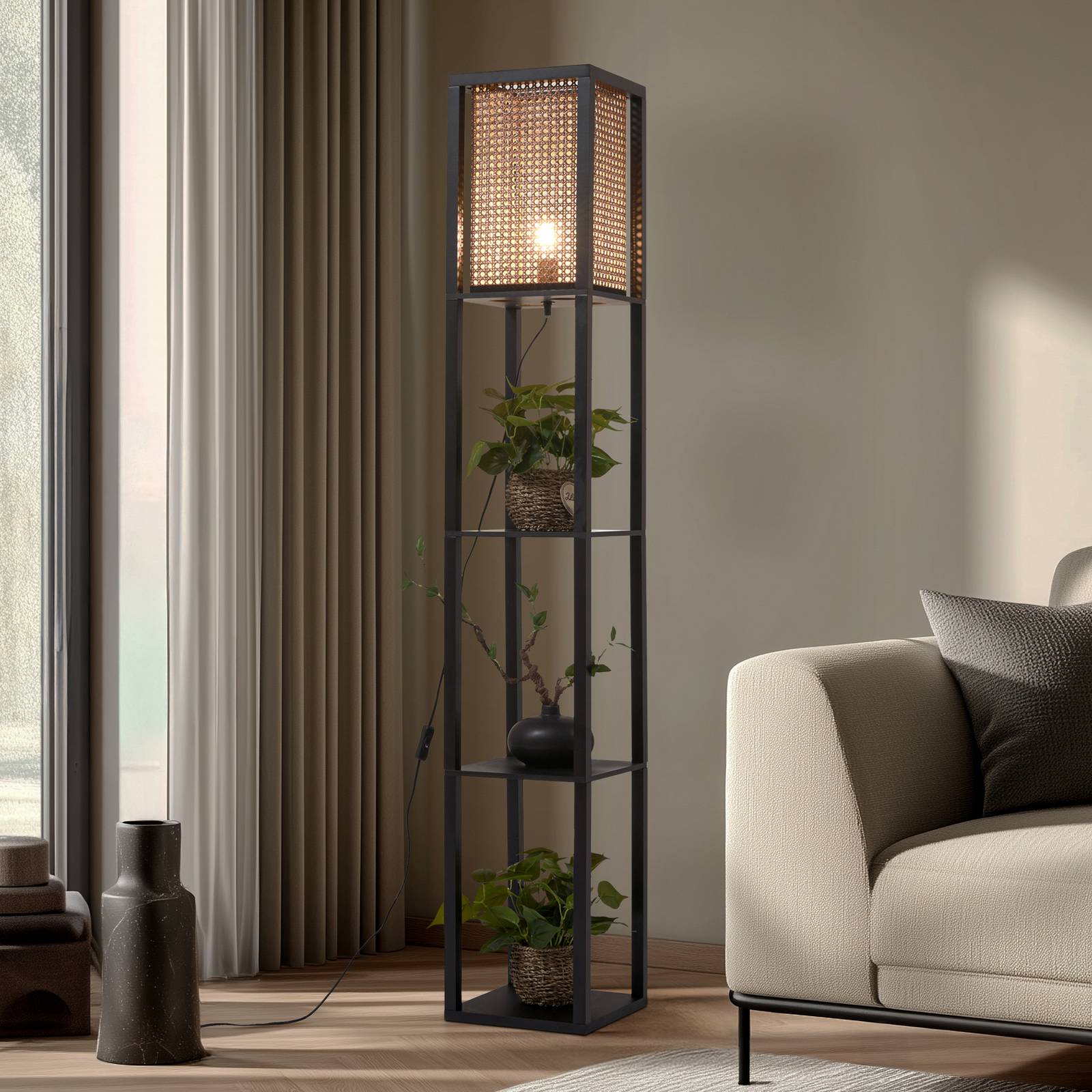 Lindby Stehleuchte Birta, schwarz/natur, Regal, Rattan günstig online kaufen