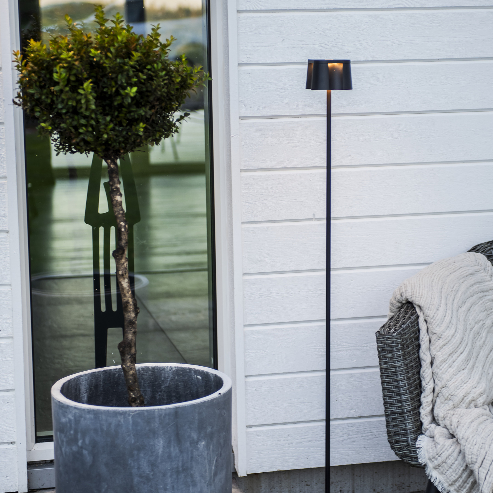 Nice rechargeable LED floor lamp, black, aluminium, IP54, dimmable, CCT