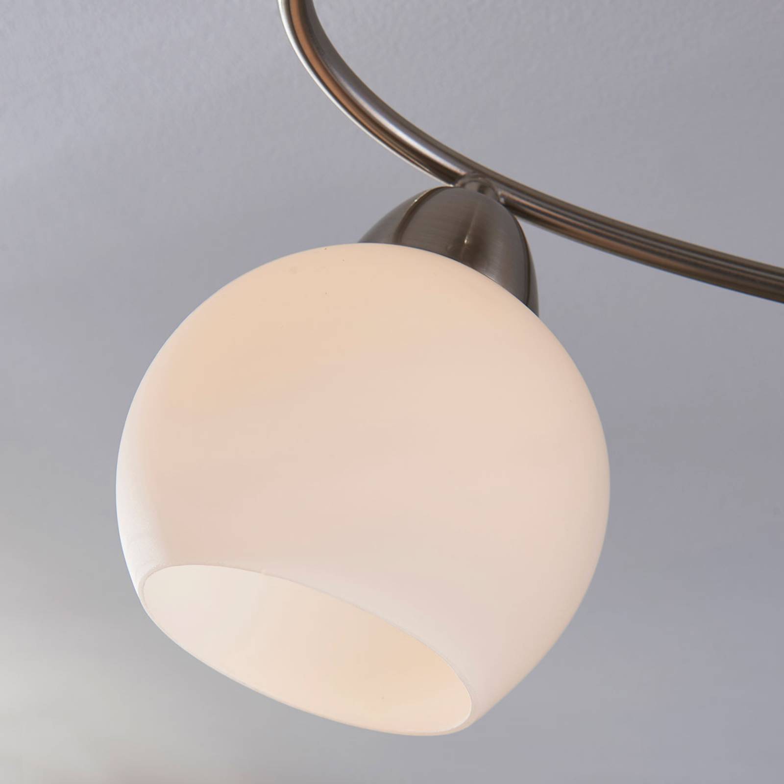 Lampa sufitowa Lindby Svean, 4 światła, biała, szkło, długość 42,5 cm